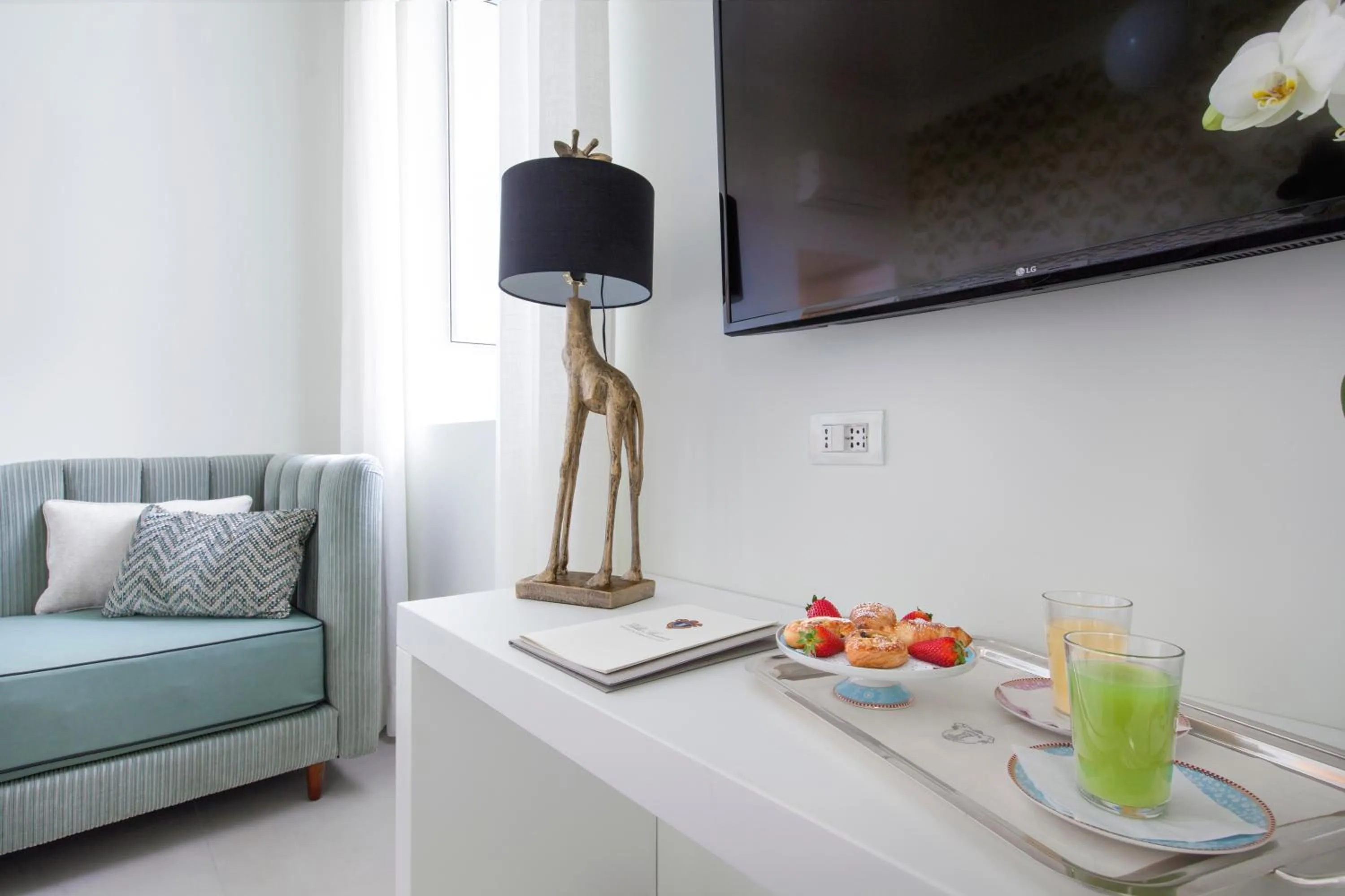 Communal lounge/ TV room in Relais Villa Savarese