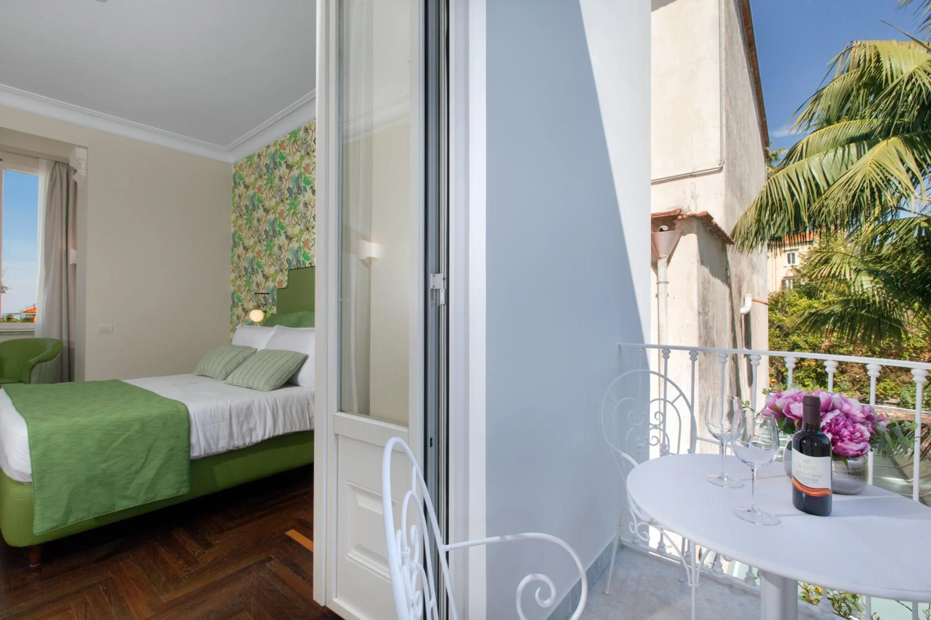 Balcony/Terrace, Bed in Relais Villa Savarese
