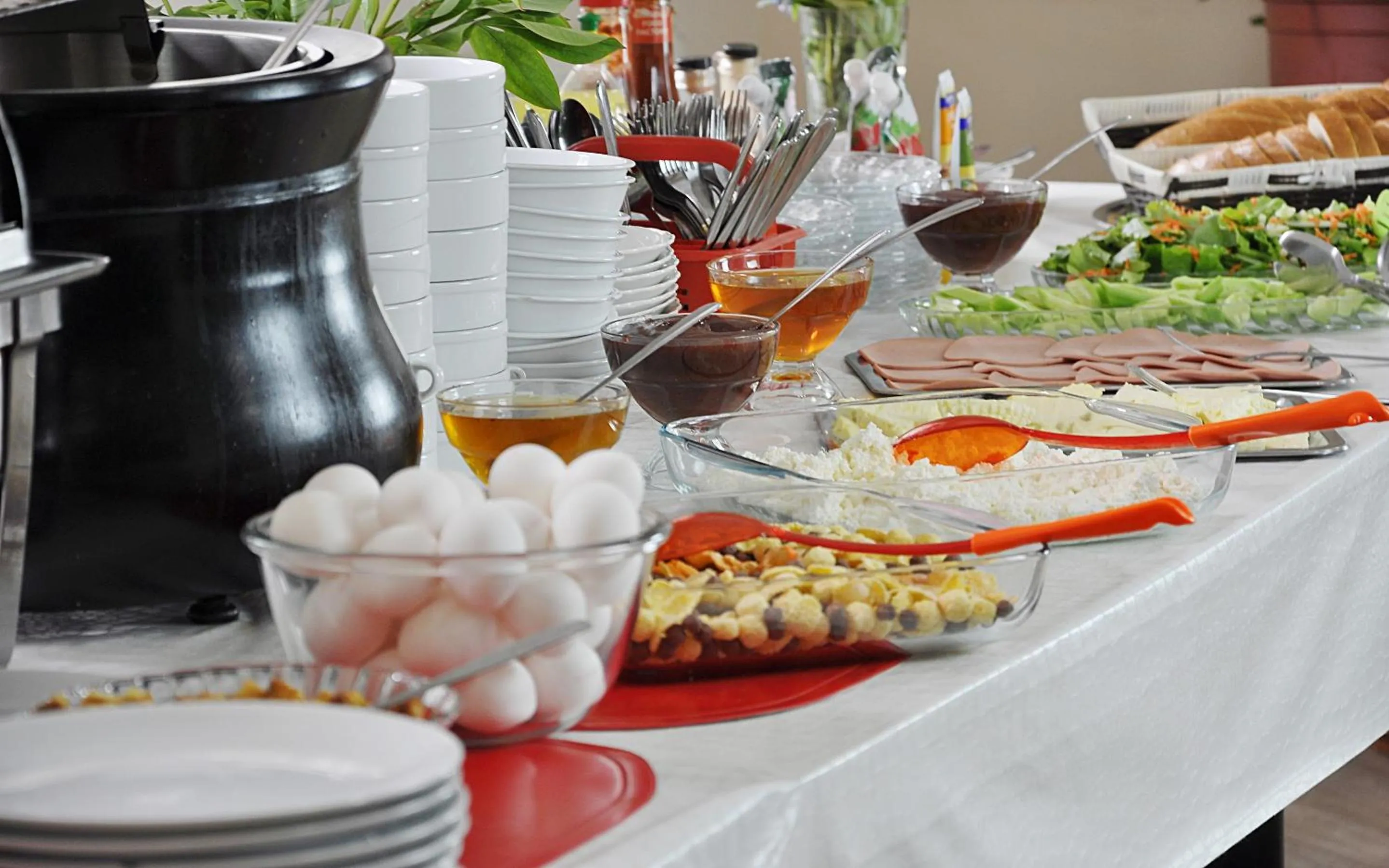 Buffet breakfast in Athletics Hotel