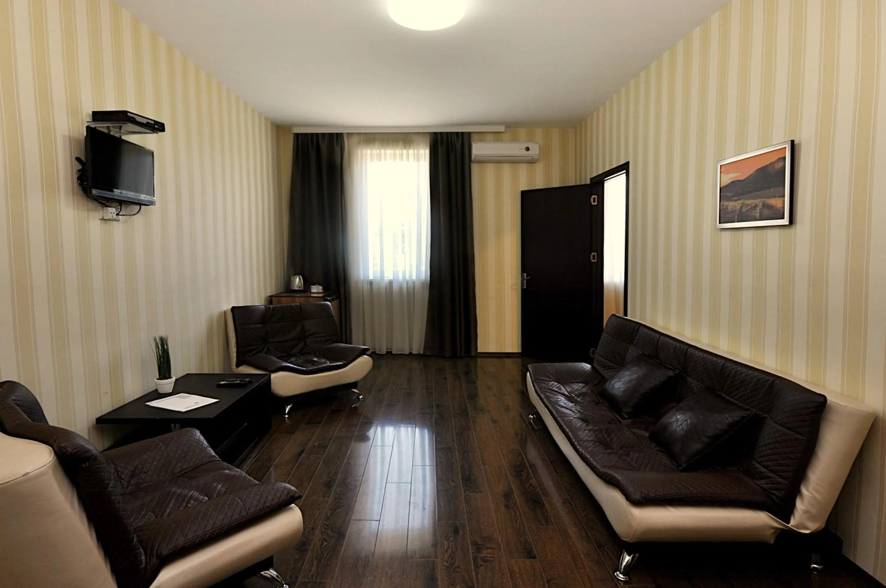 Living room, Seating Area in Athletics Hotel