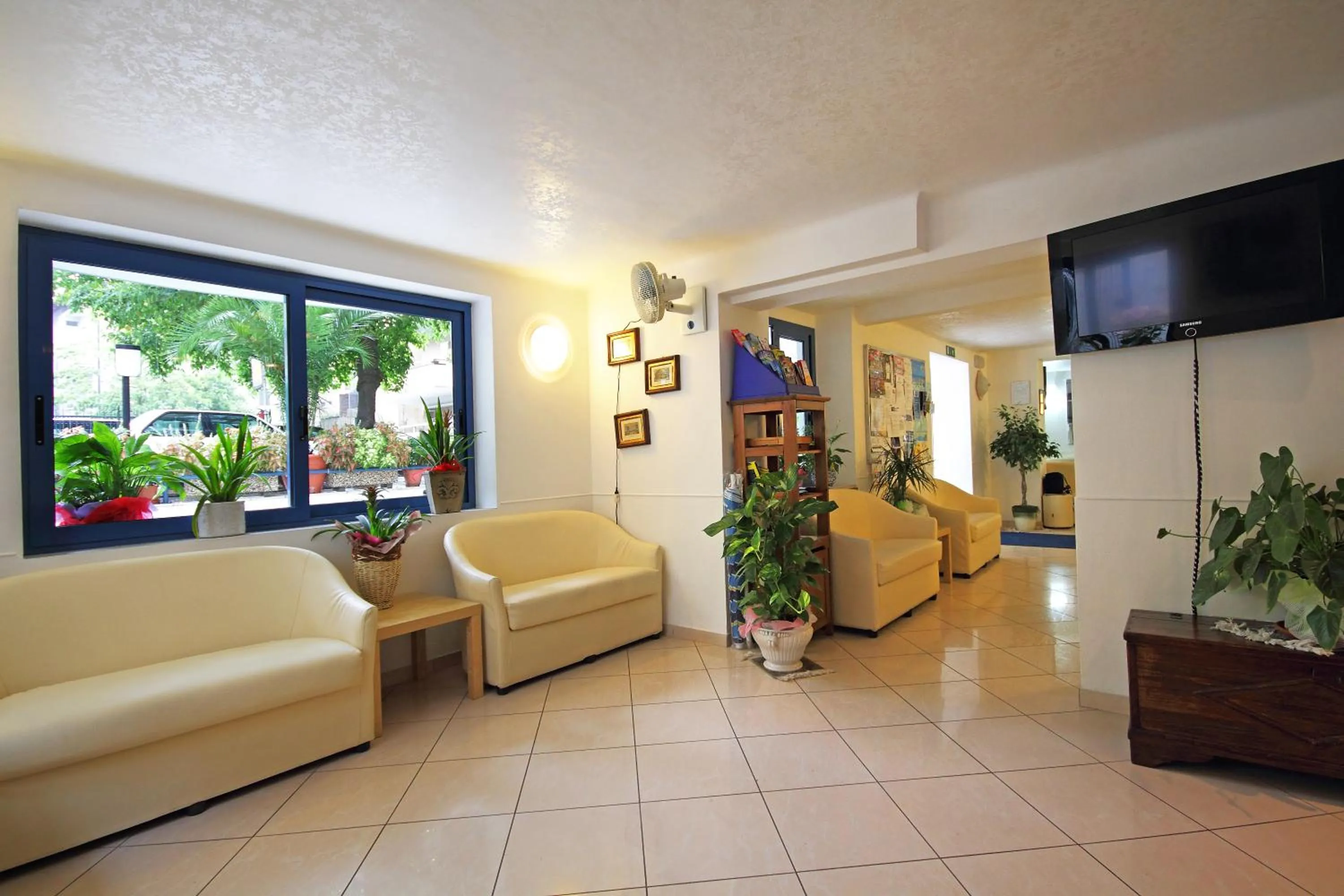 Lounge or bar in Hotel Azzurro