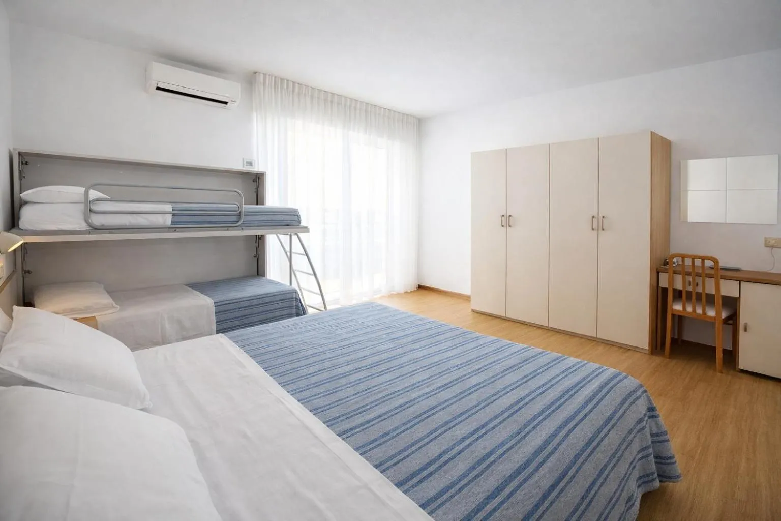 Bedroom, Bed in Hotel Azzurro