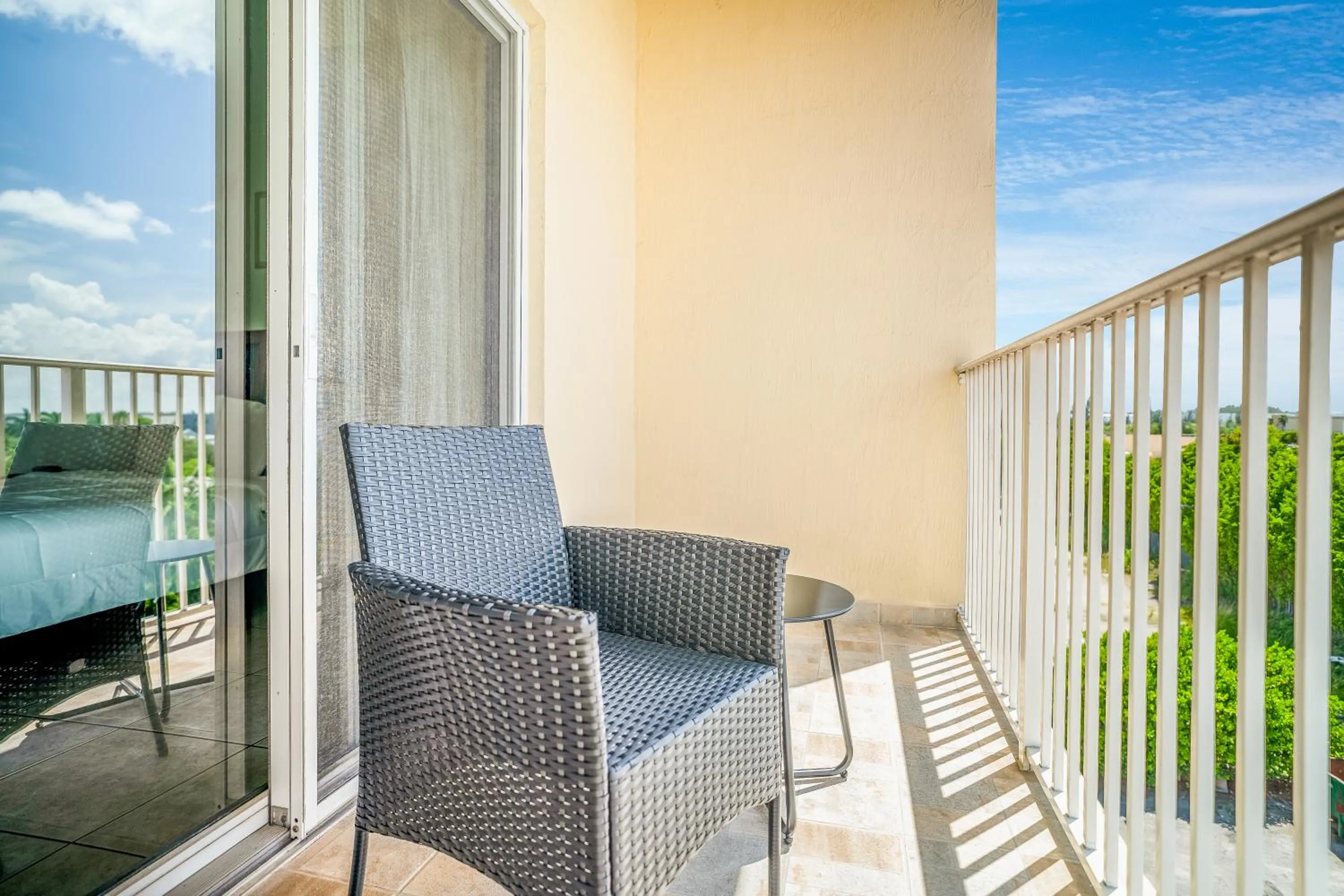 Balcony/Terrace in South River Suites