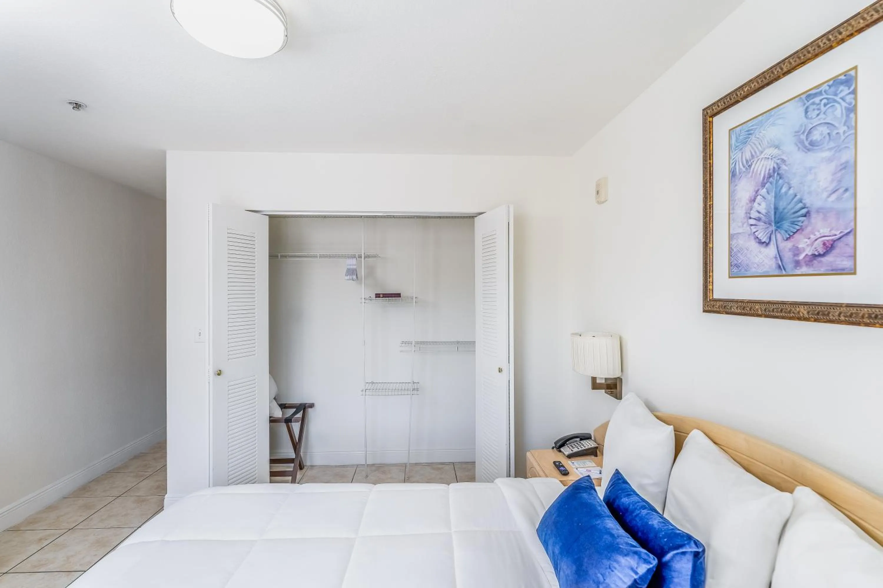 Bedroom in South River Suites