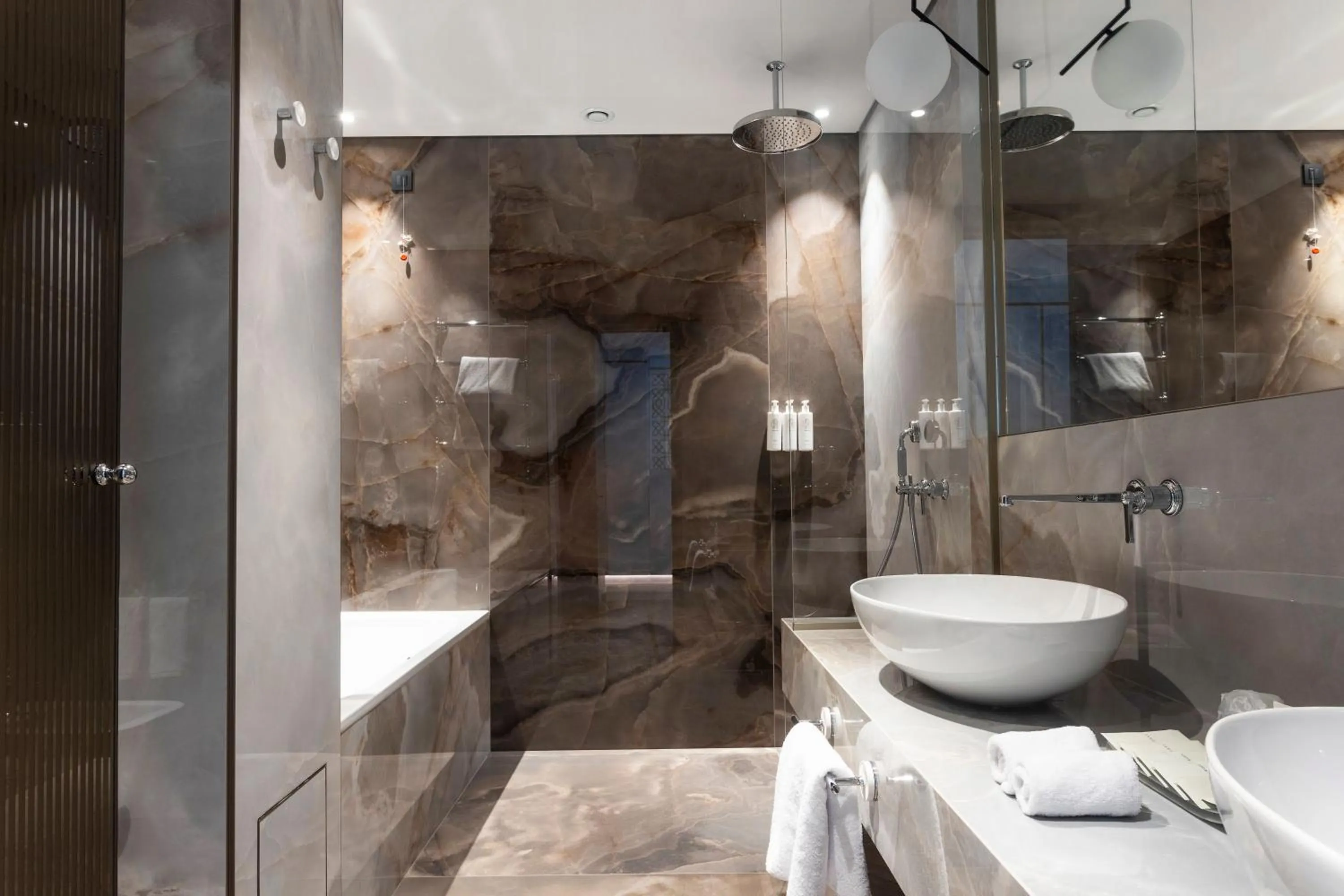 Shower in Boutique Hotel Stresa