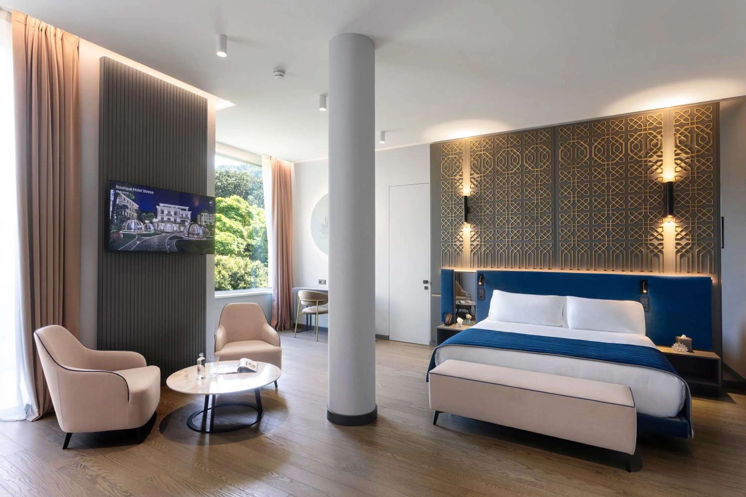 TV and multimedia, Bed in Boutique Hotel Stresa