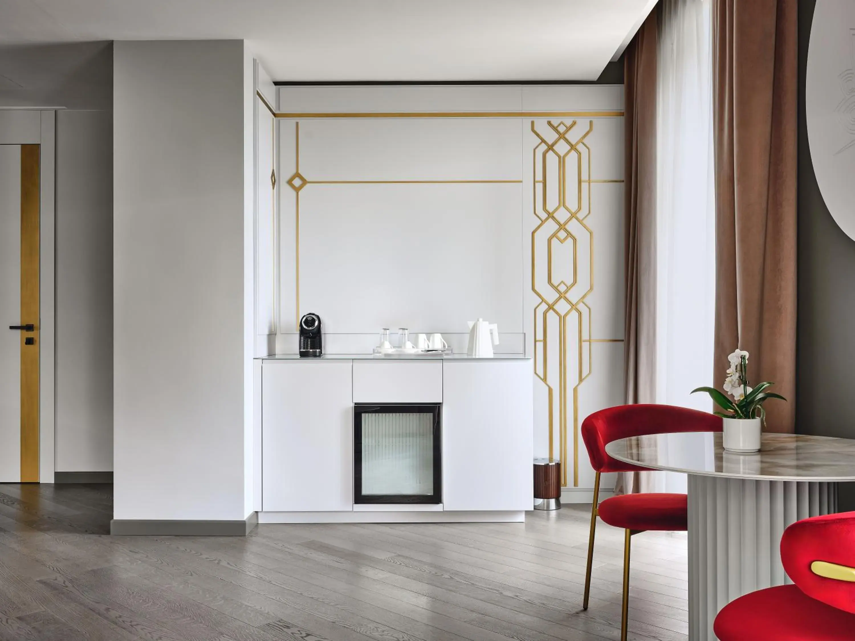 King Suite with Balcony in Boutique Hotel Stresa King Suite with Balcony in Boutique Hotel Stresa