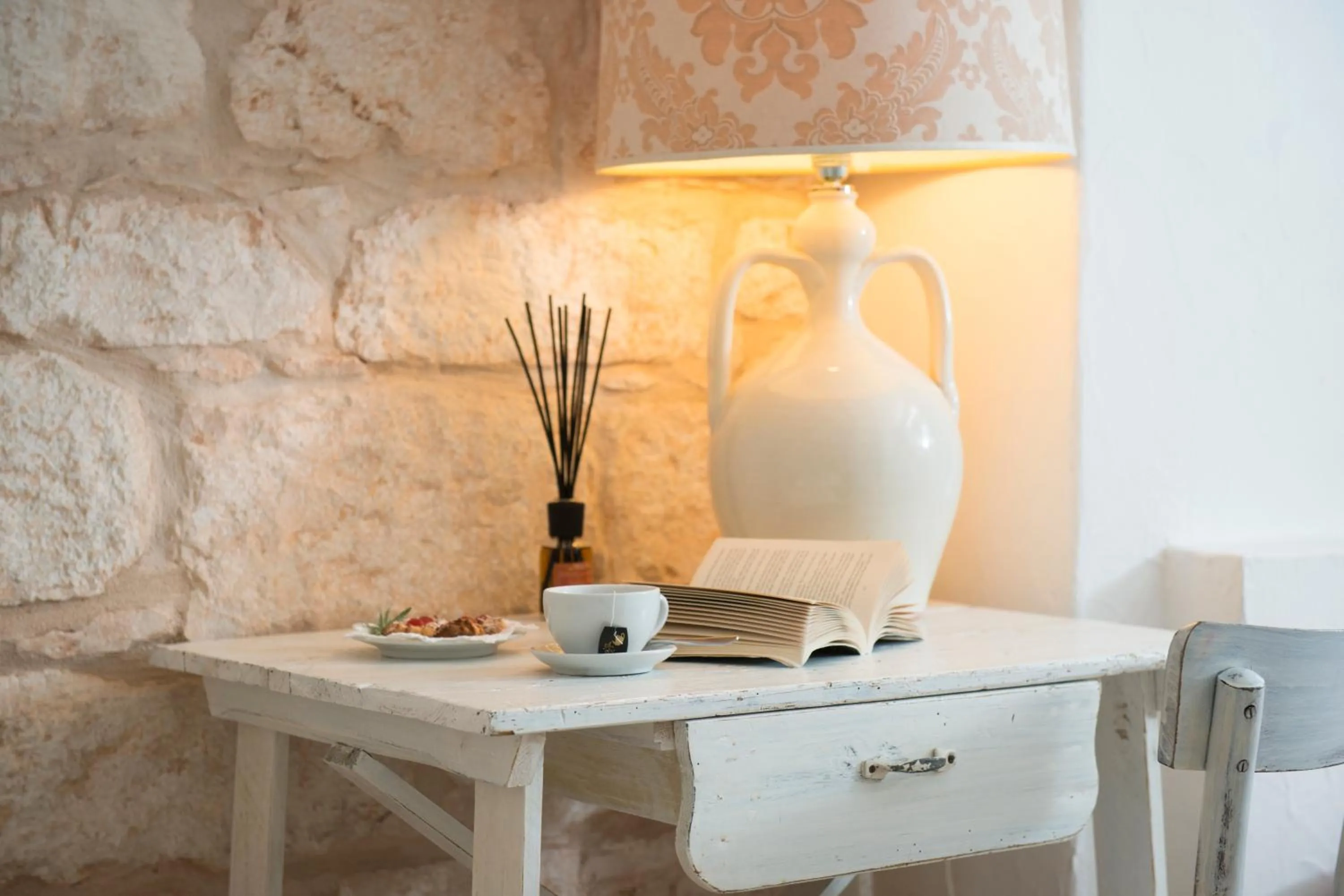 Seating area in Masseria Salinola