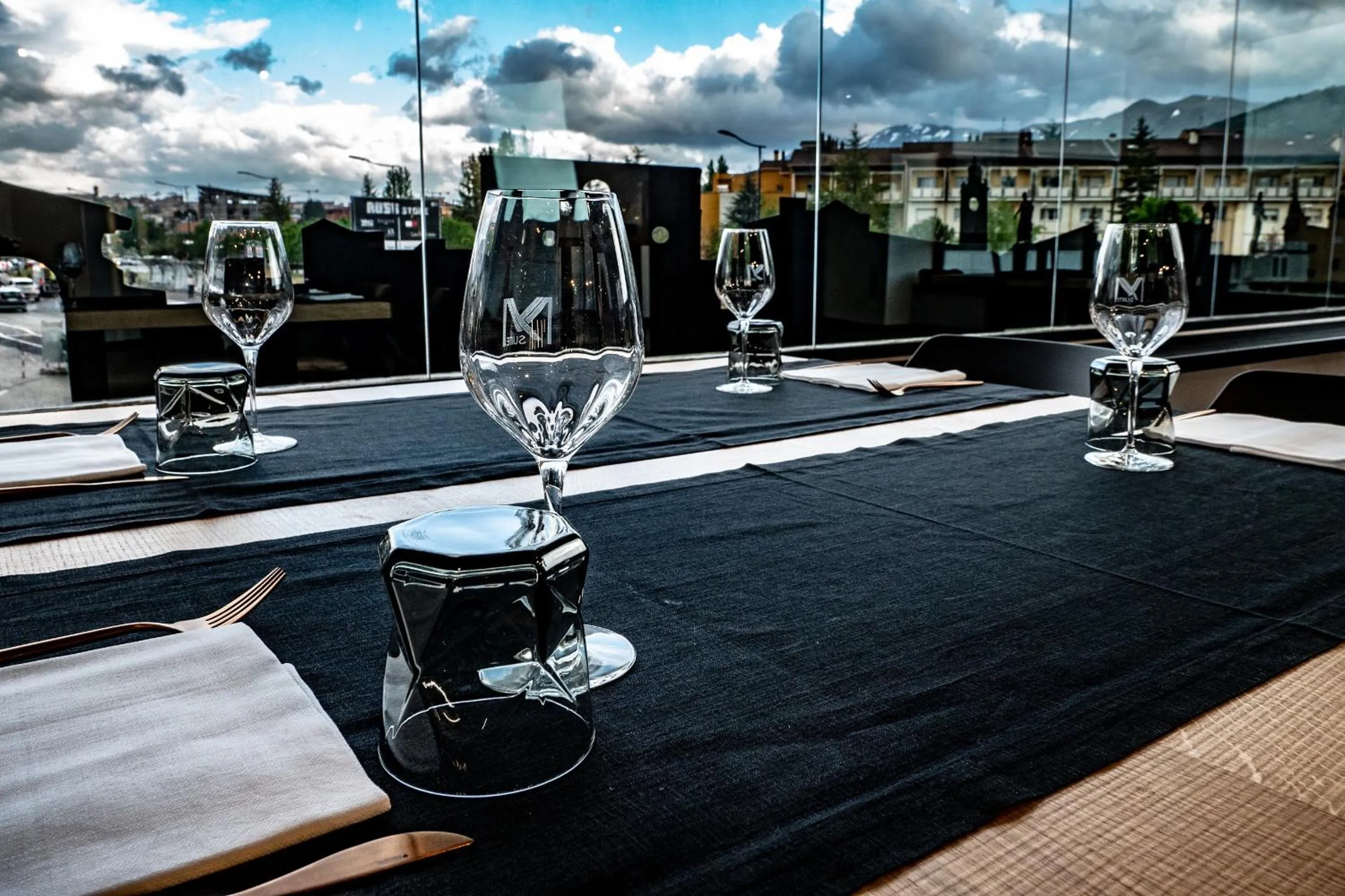 Restaurant/places to eat in My Suite Hotel