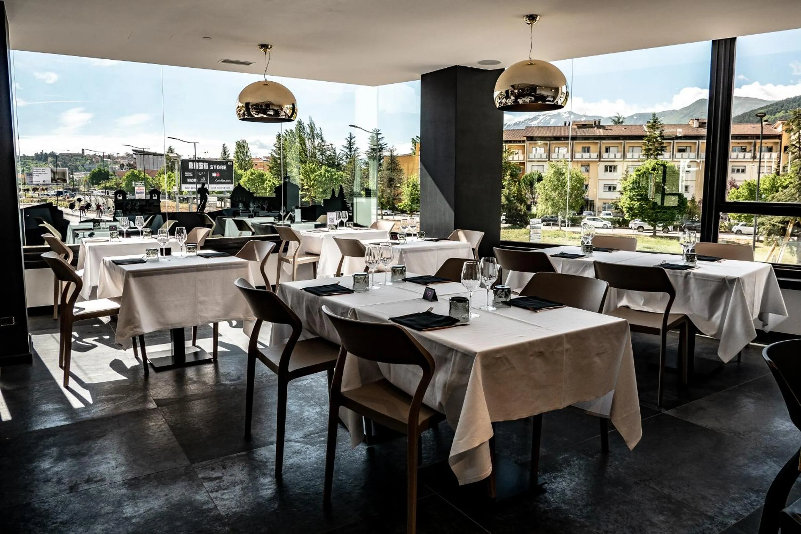 Restaurant/places to eat in My Suite Hotel