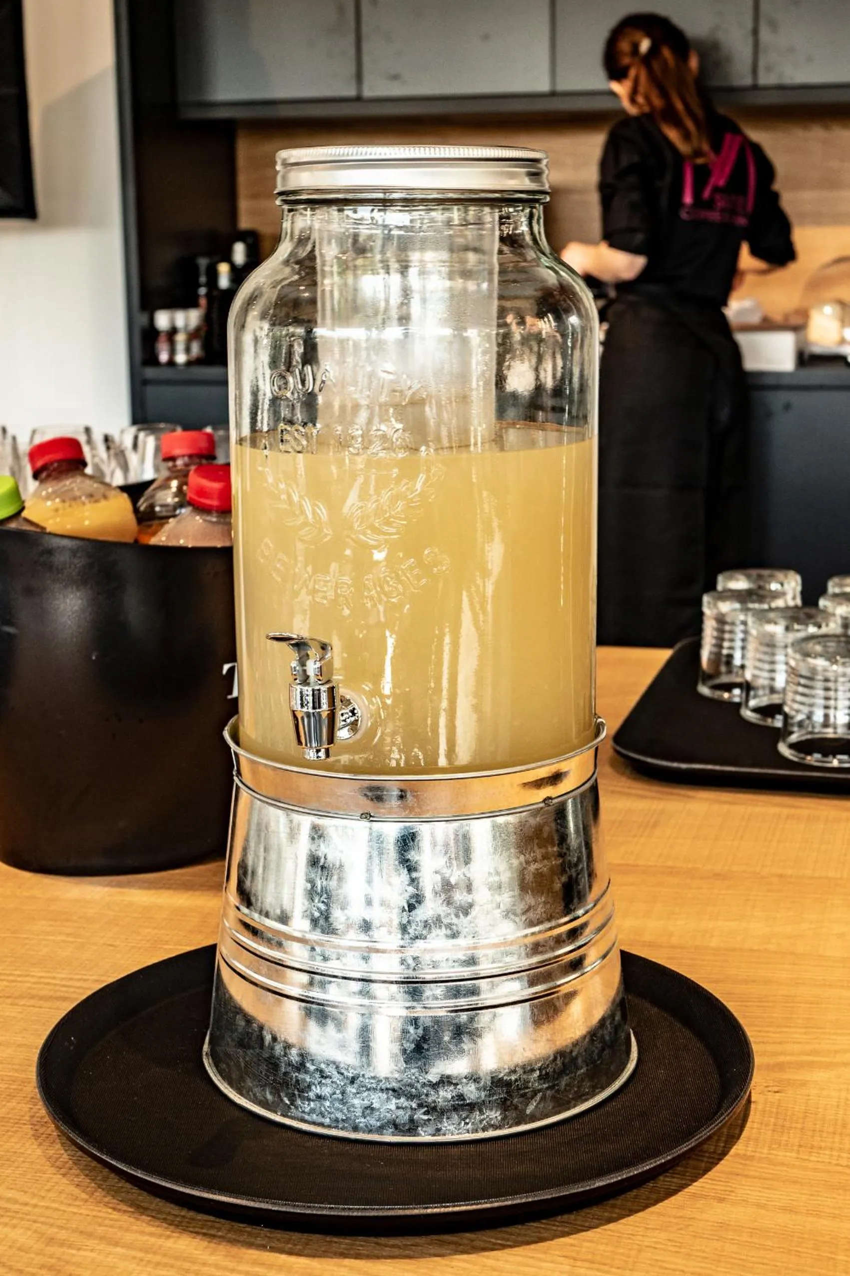 Breakfast in My Suite Hotel