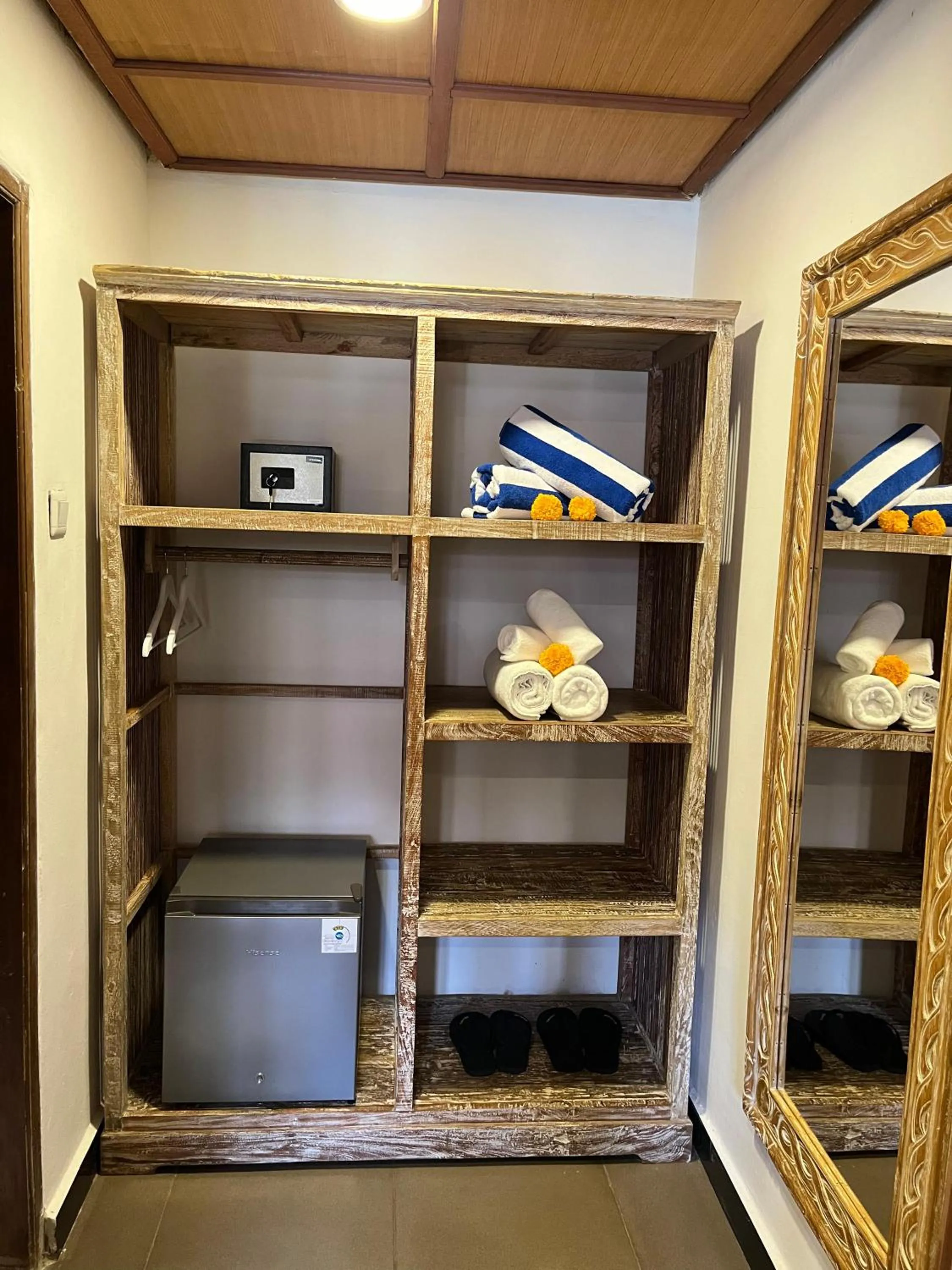 wardrobe in Tattva Ubud Retreat & Wellness