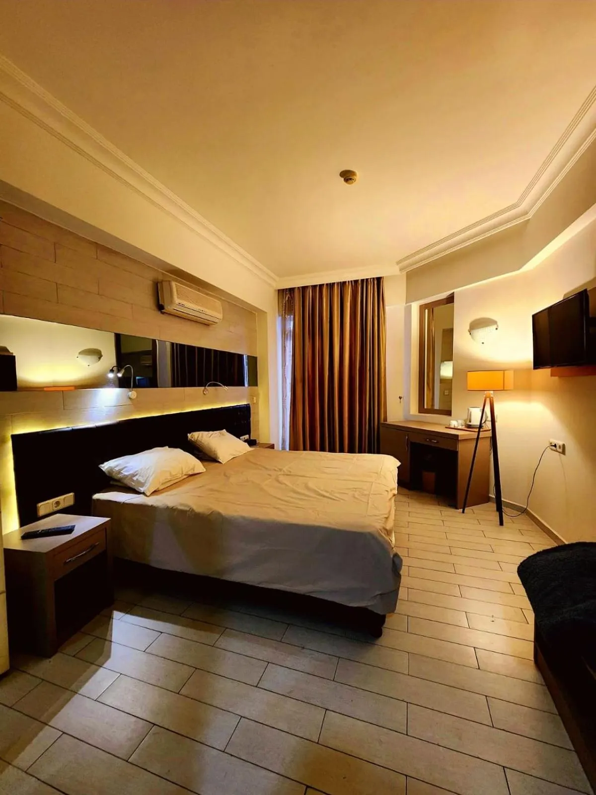 TV and multimedia, Bed in Cleopatra City Hotel Alanya