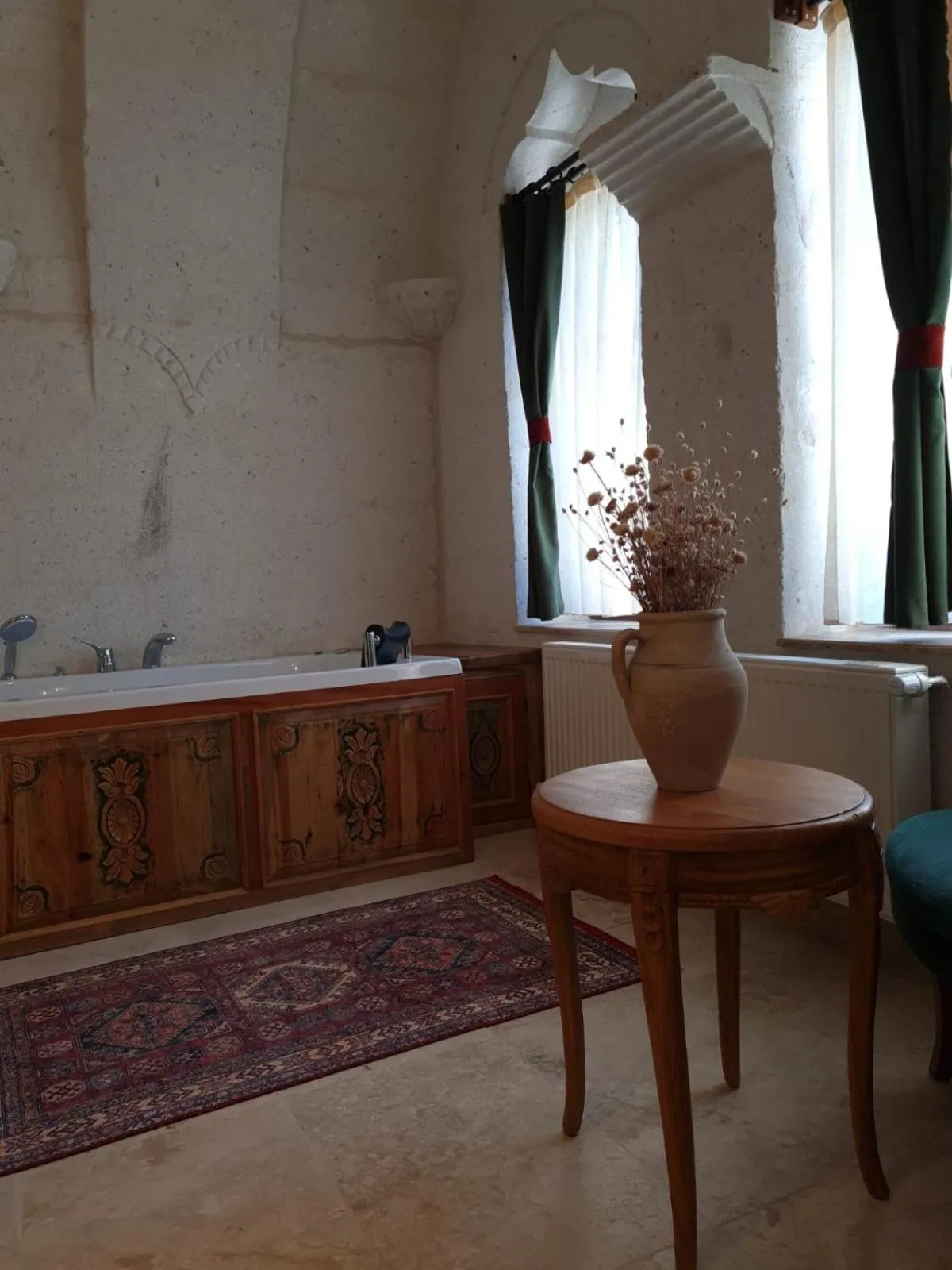 Seating area in Narcissos Cave