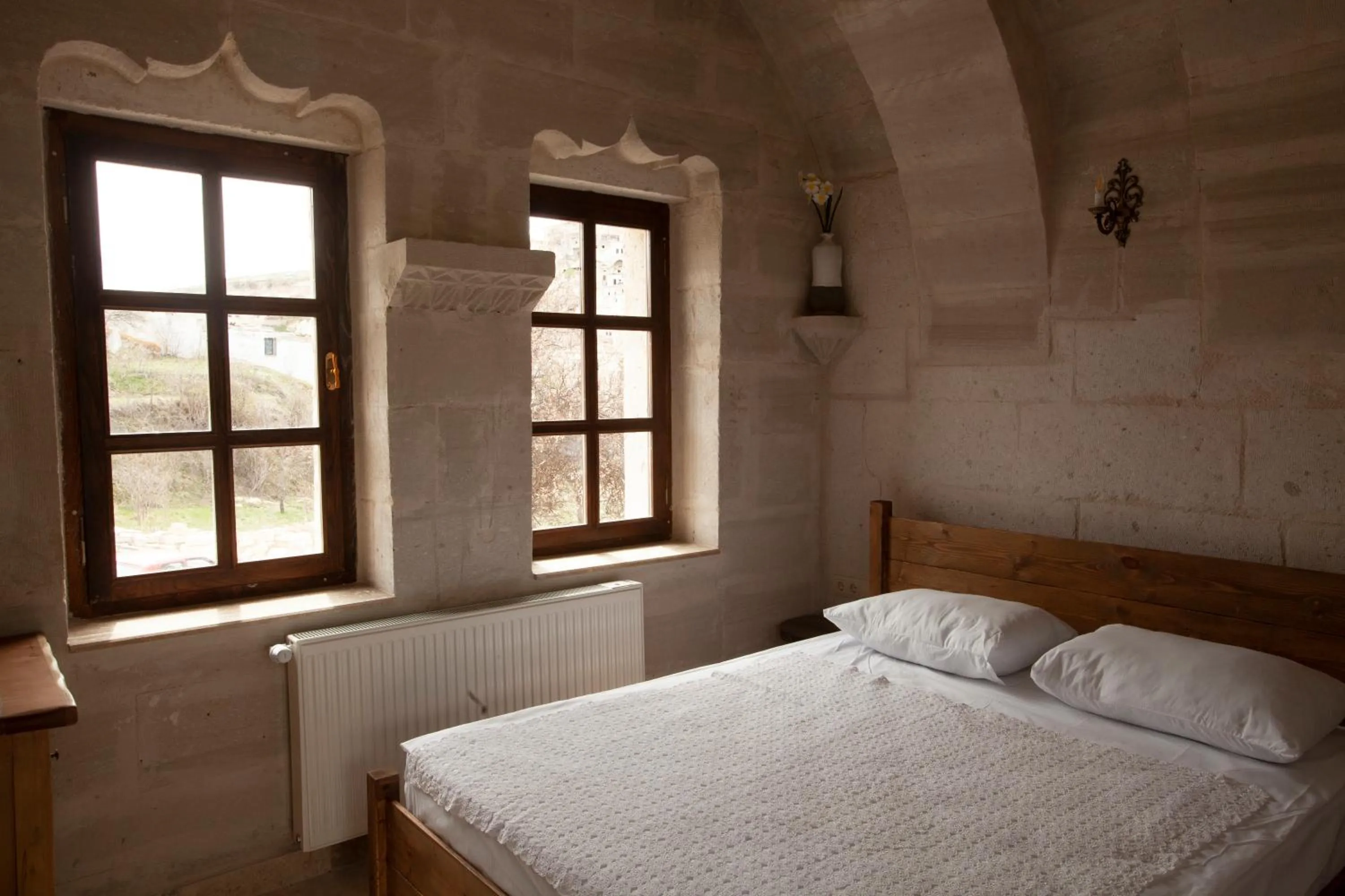 Bedroom, Bed in Narcissos Cave