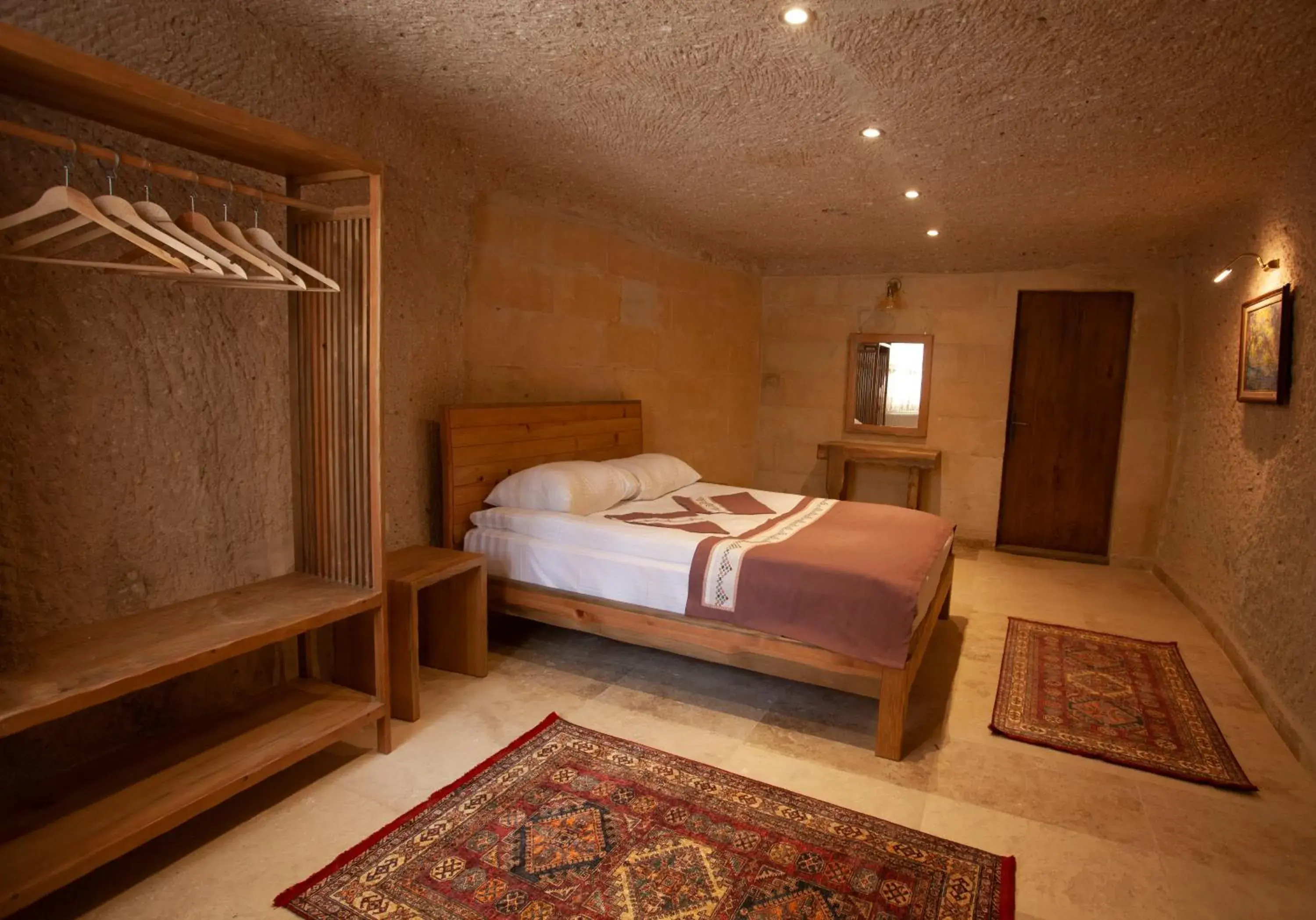 Bedroom, Bed in Narcissos Cave Bedroom, Bed in Narcissos Cave