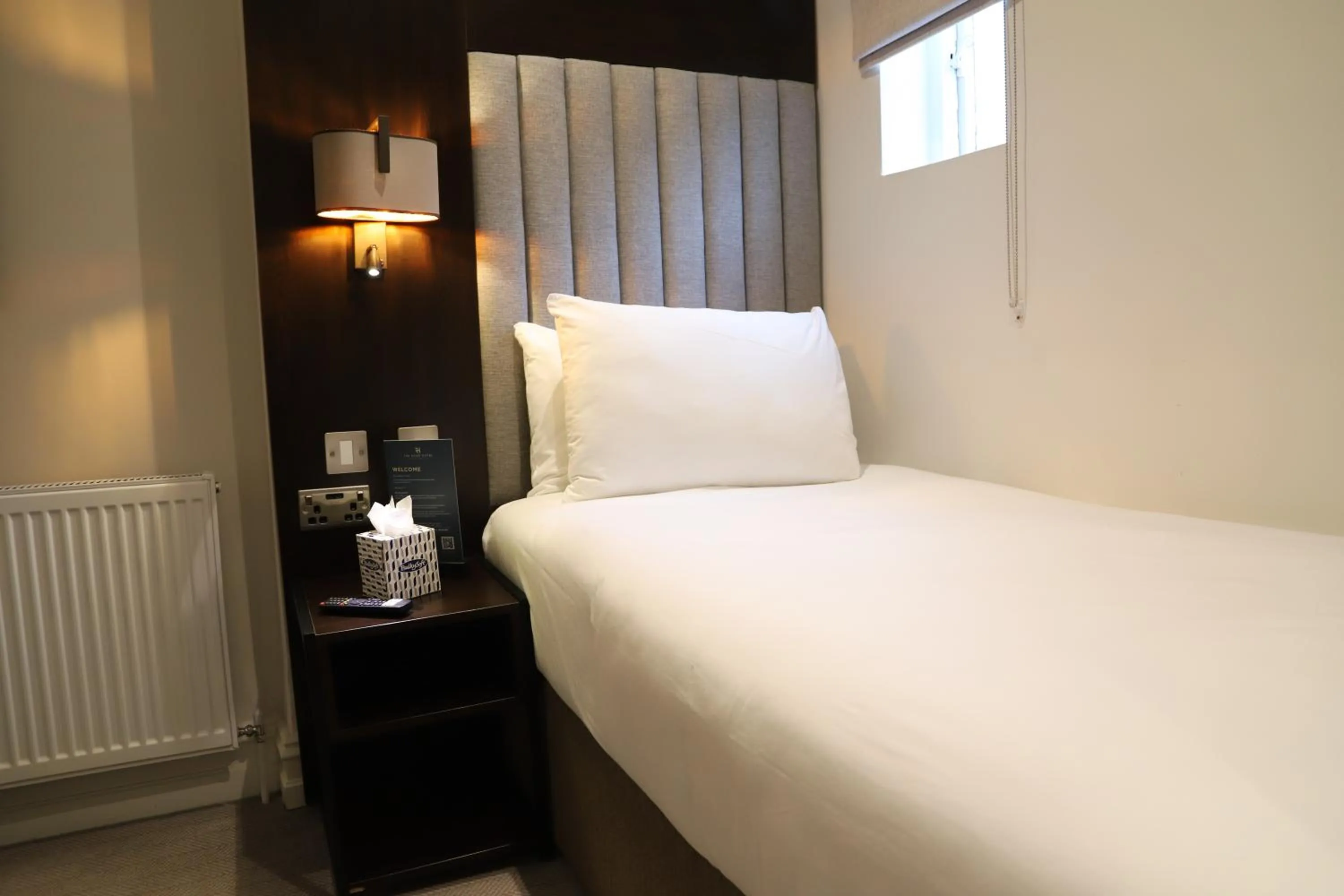 Bedroom, Bed in Rove Hotel London Paddington