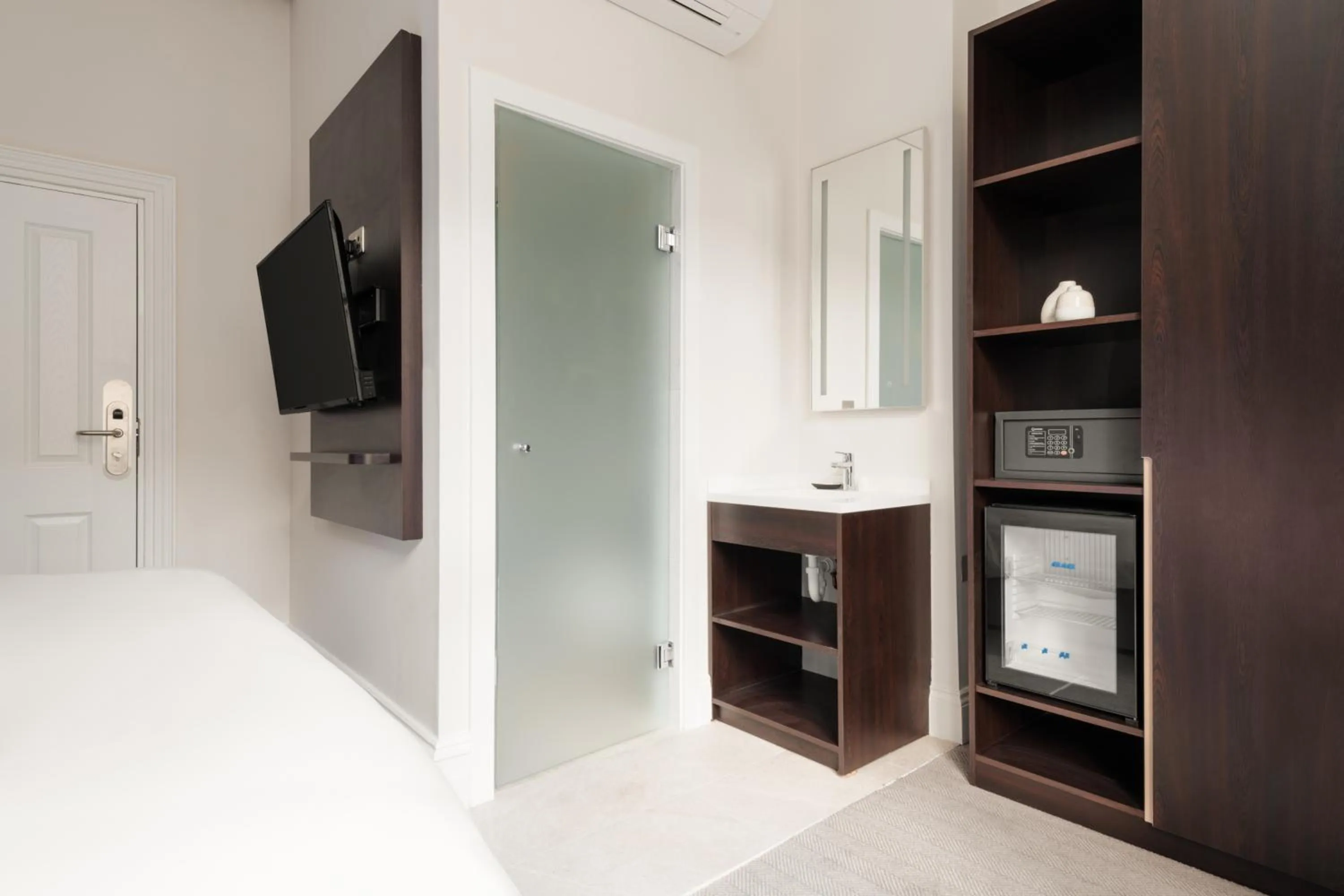 Bathroom in Rove Hotel London Paddington