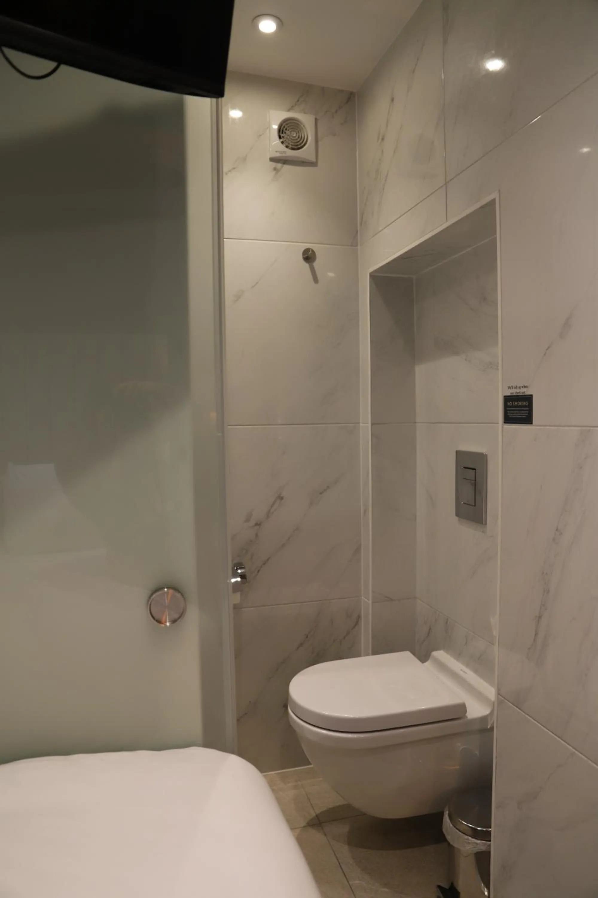 Bathroom in Rove Hotel London Paddington