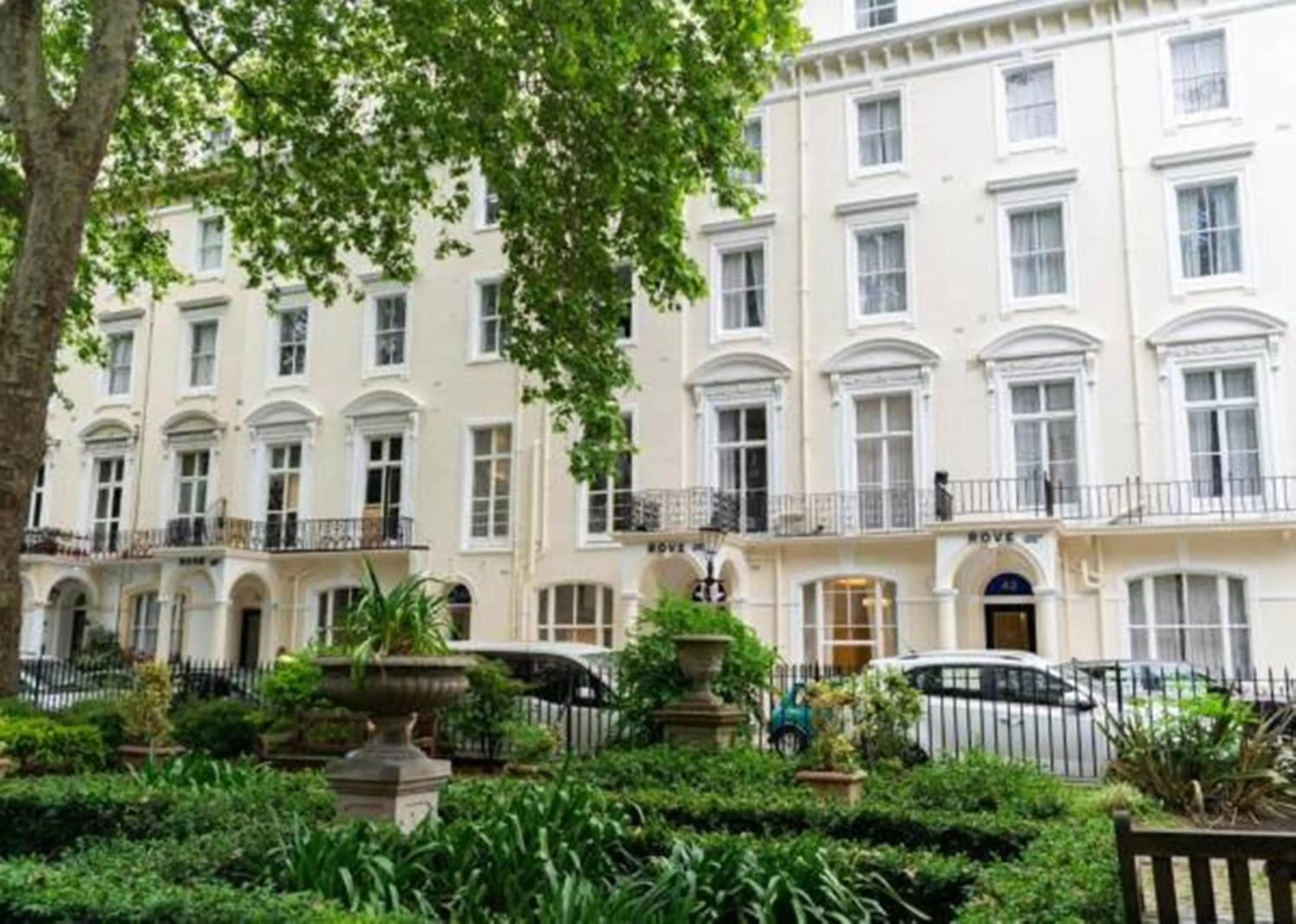 Property building in Rove Hotel London Paddington