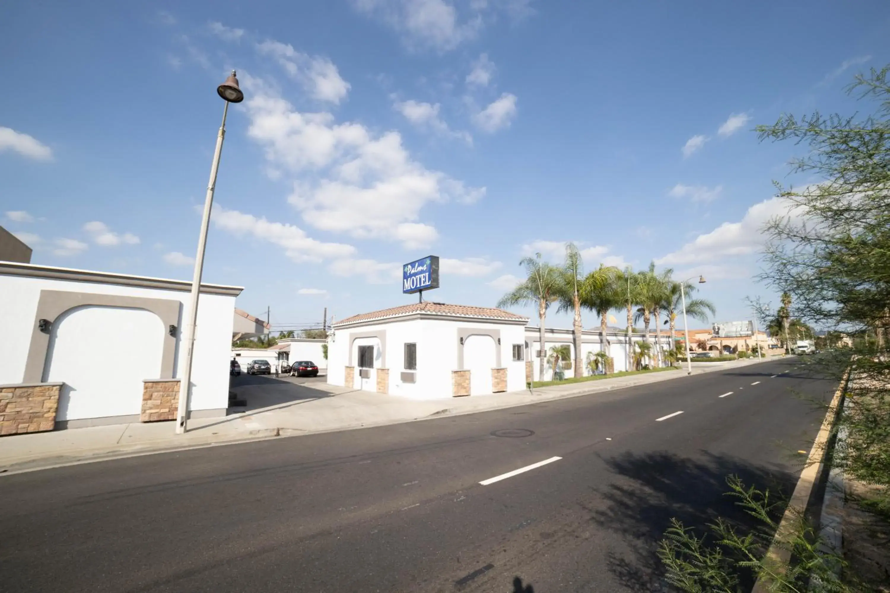 Property building in Palms Motel Property building in Palms Motel