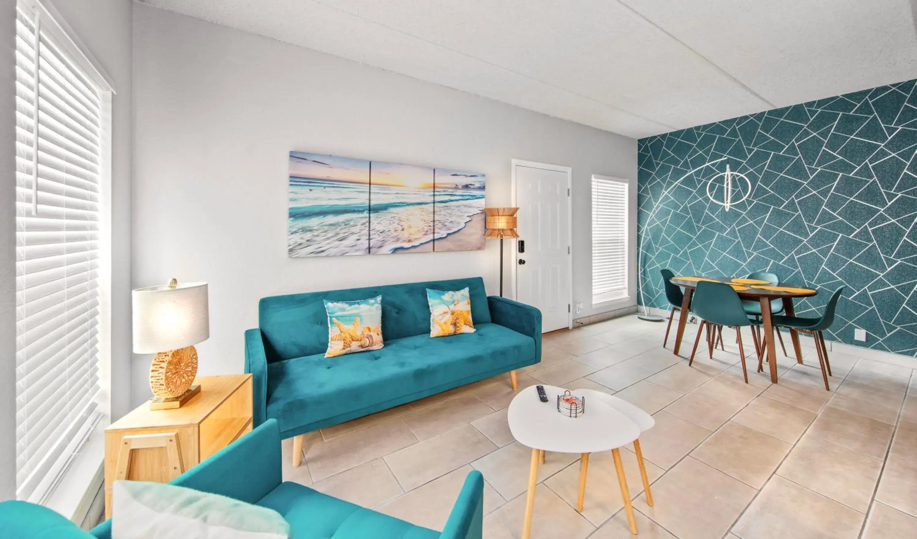 SPI Beach Condo - Just a block away to Paradise SPI Beach Condo - Just a block away to Paradise