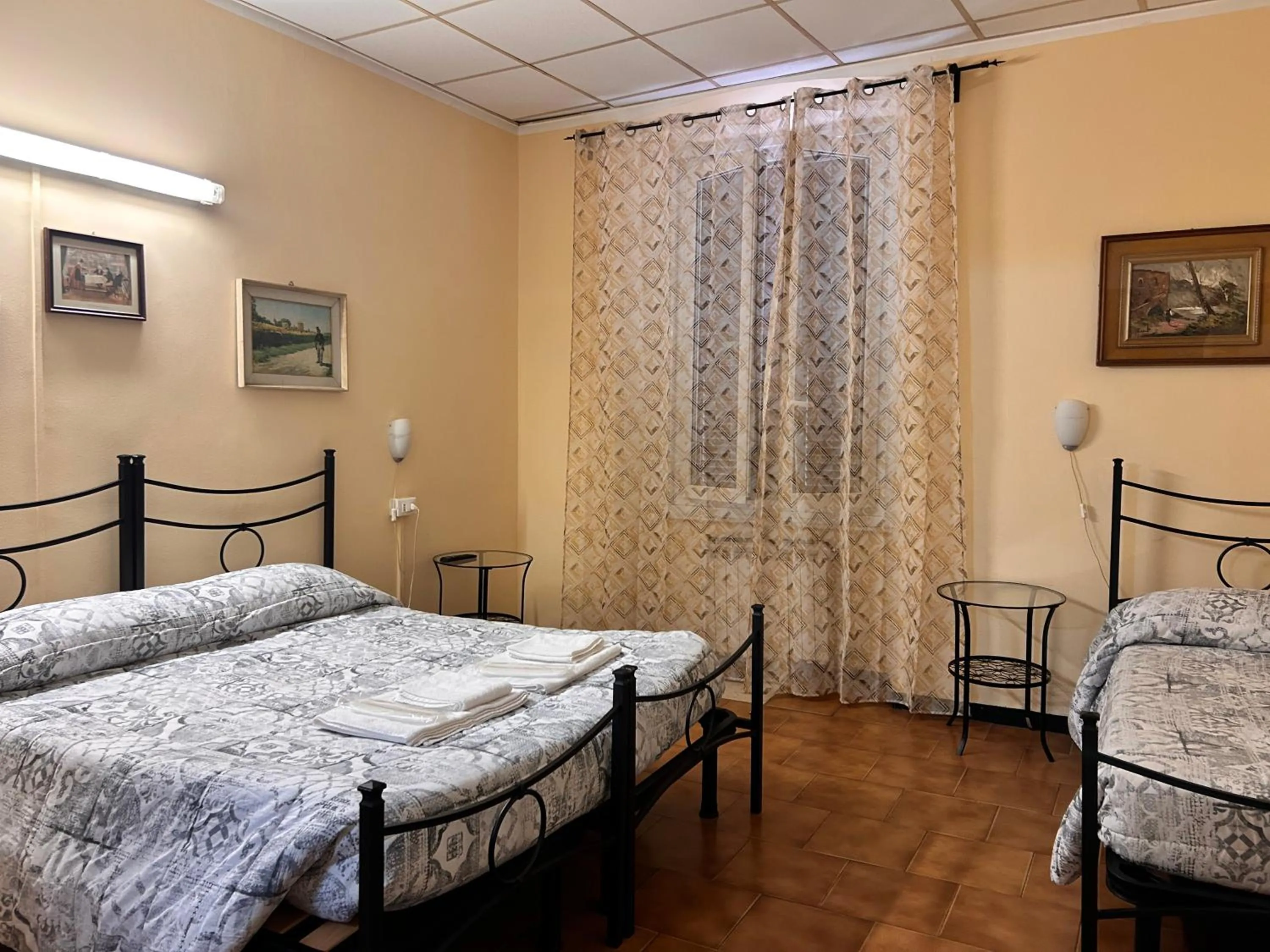 Bedroom, Bed in Albergo fiorita