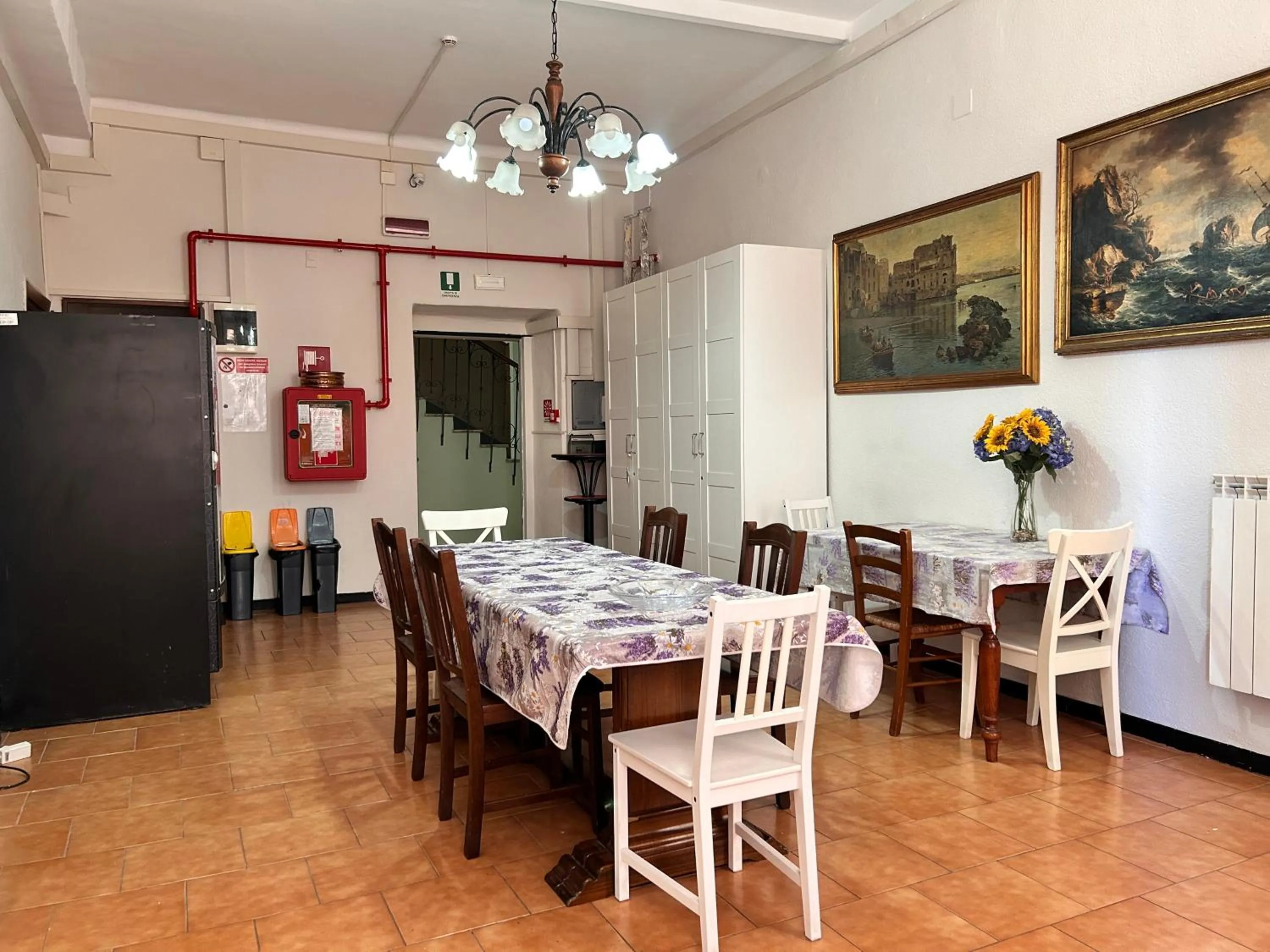 Communal lounge/ TV room in Albergo fiorita