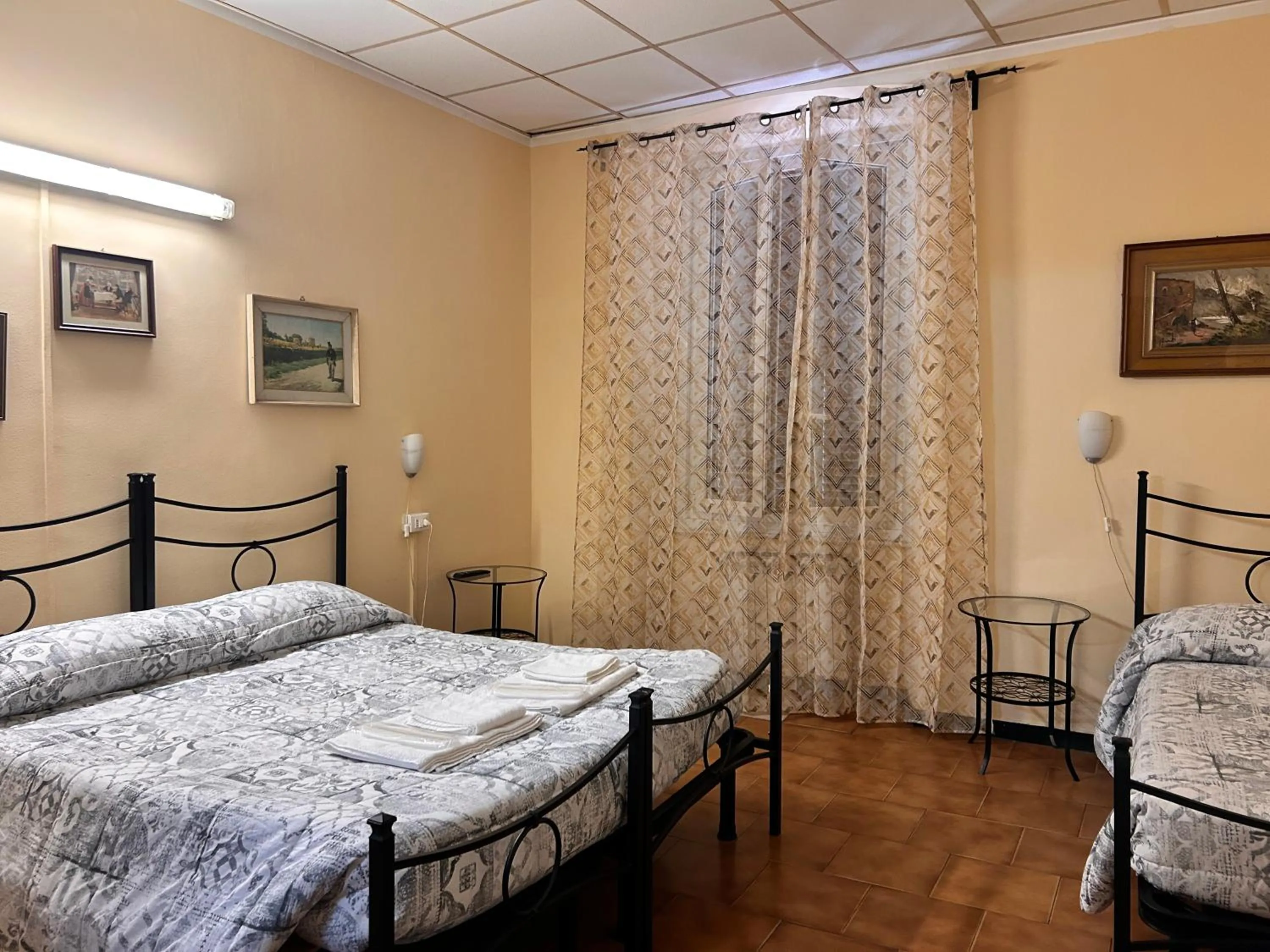 Bedroom, Bed in Albergo fiorita