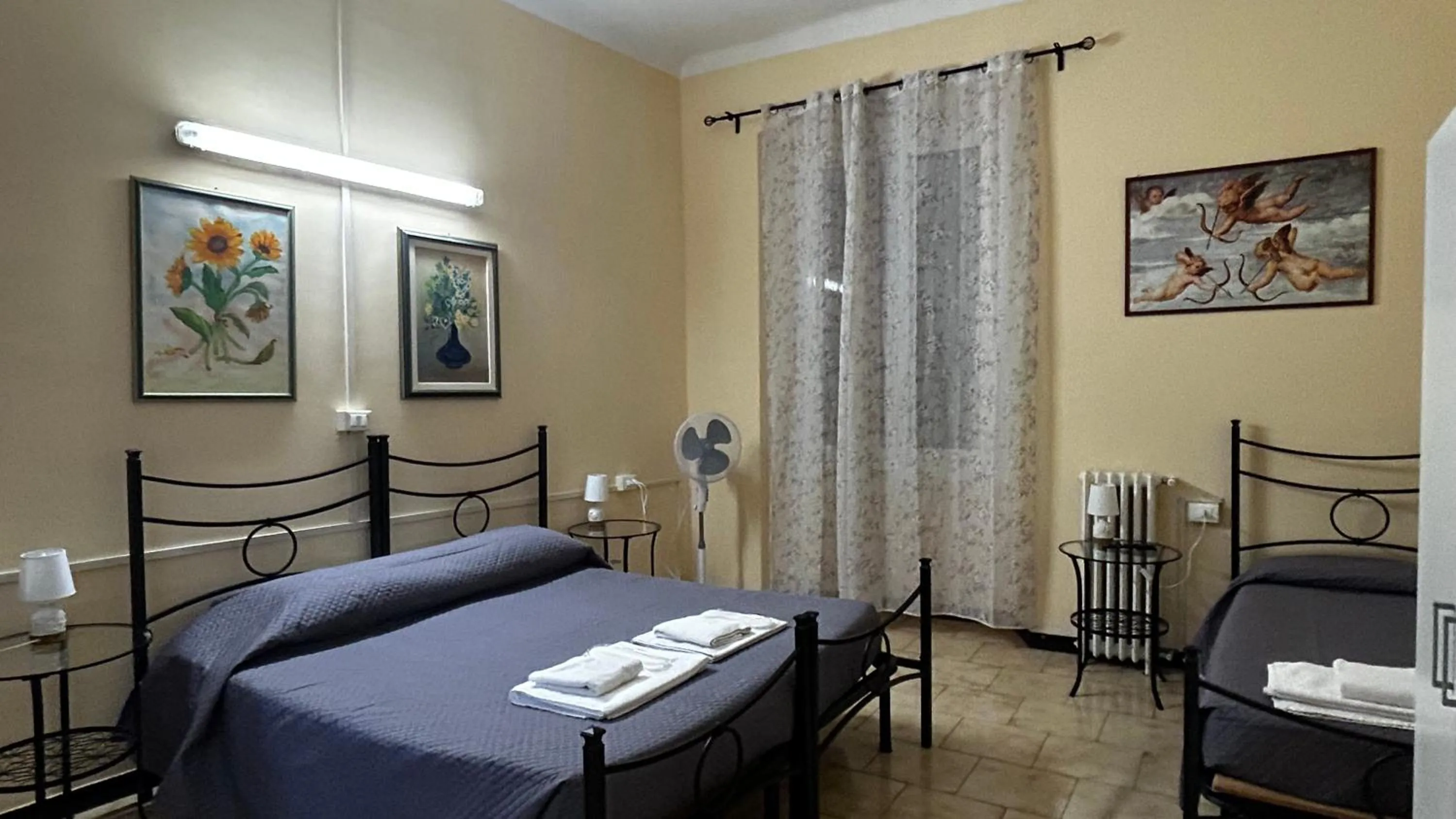 Bed in Albergo fiorita
