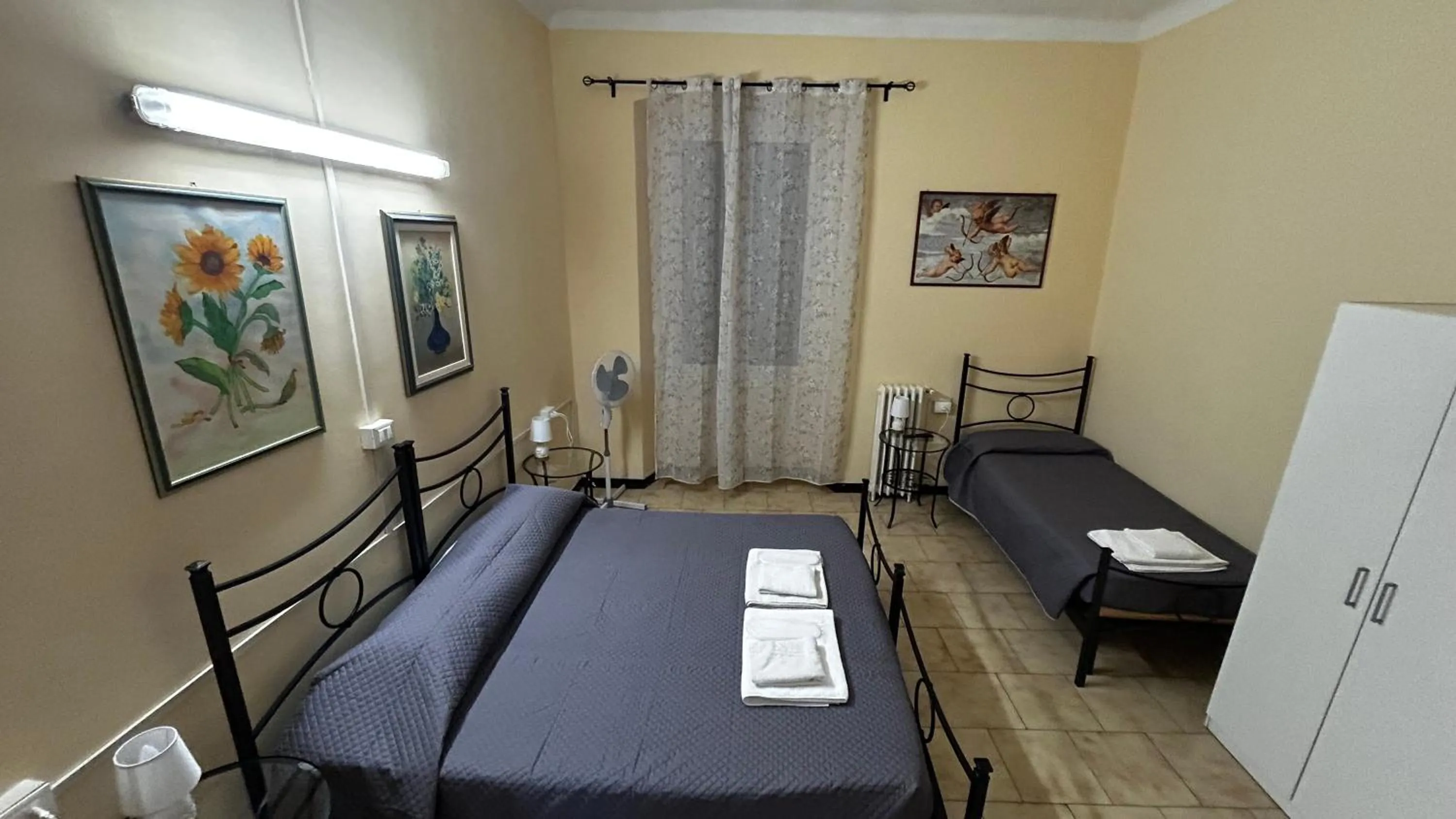 Bed in Albergo fiorita