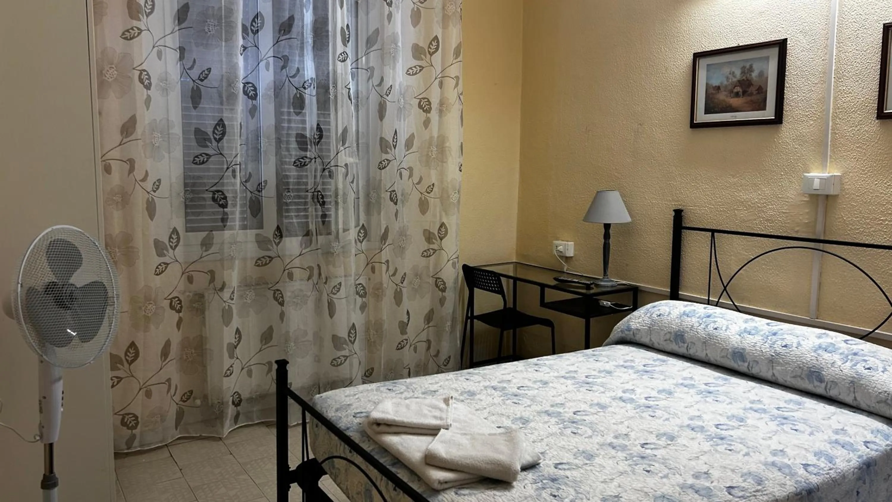 Bed in Albergo fiorita