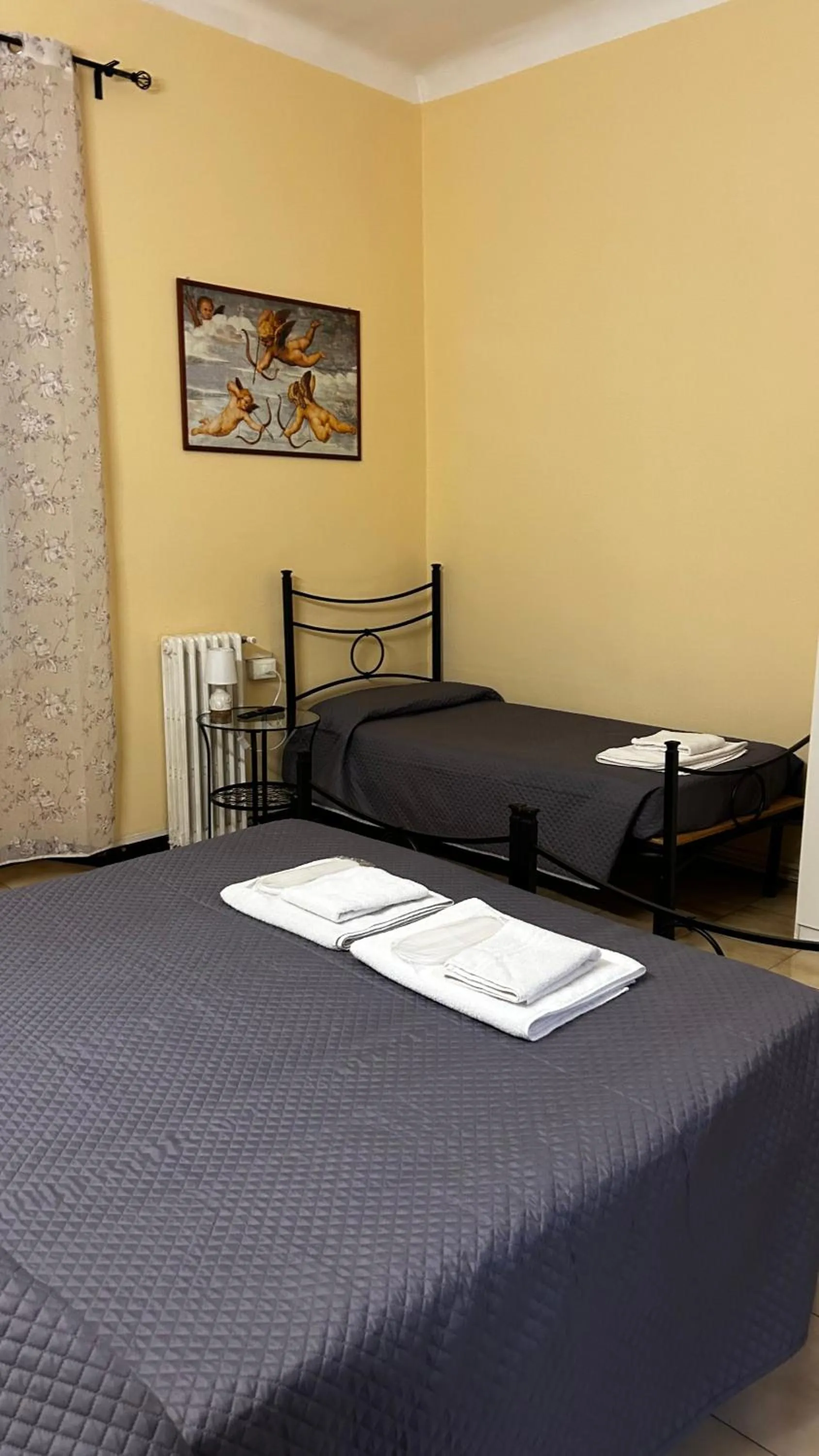 Photo of the whole room, Bed in Albergo fiorita