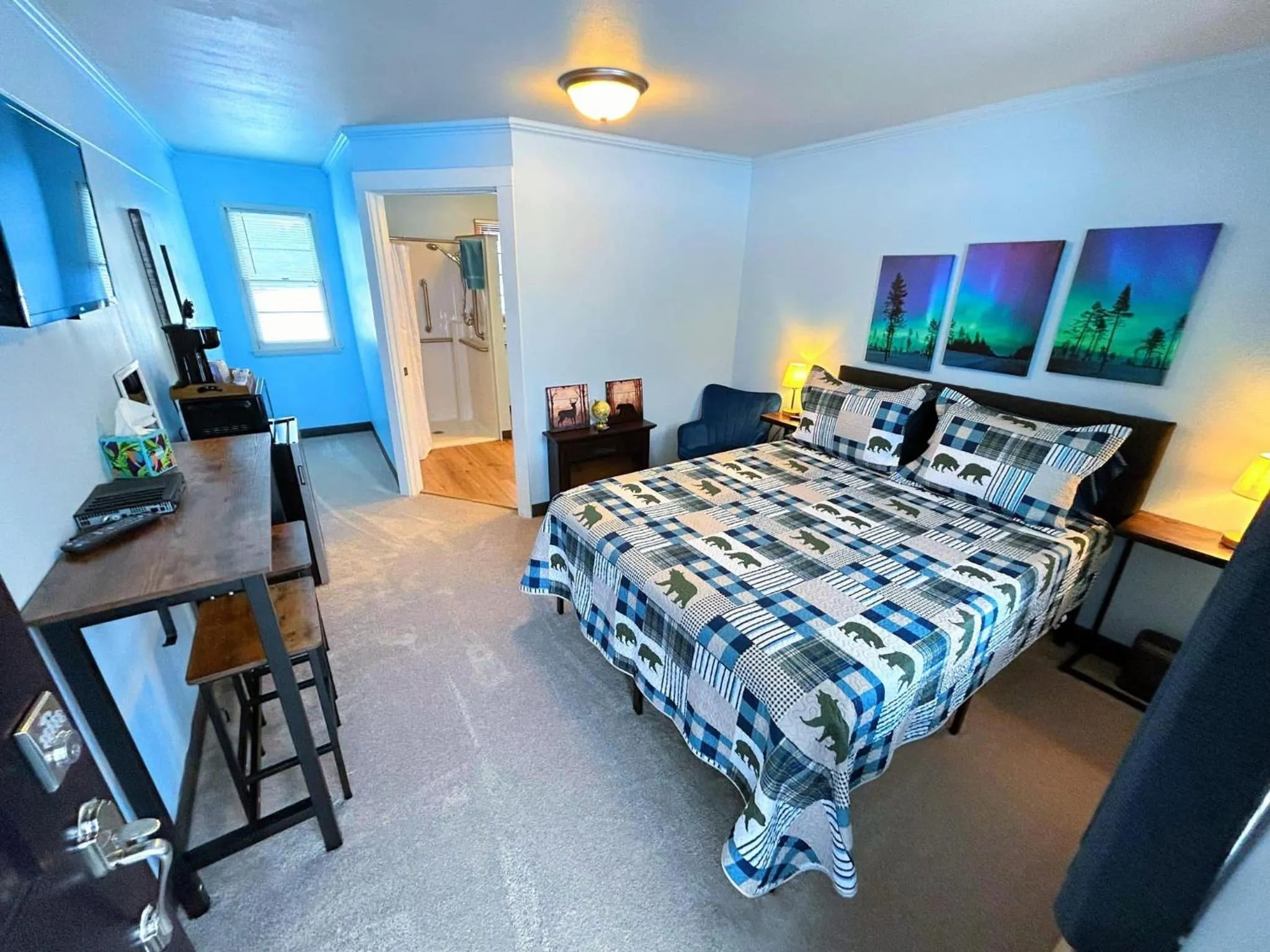 Bed in Hillcrest Motel