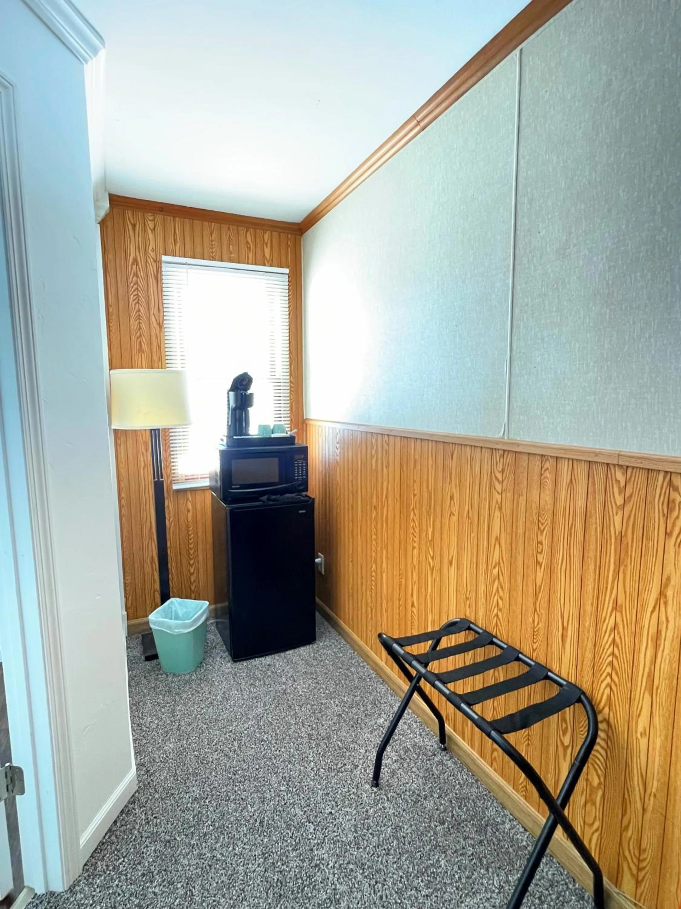 hair dresser in Hillcrest Motel