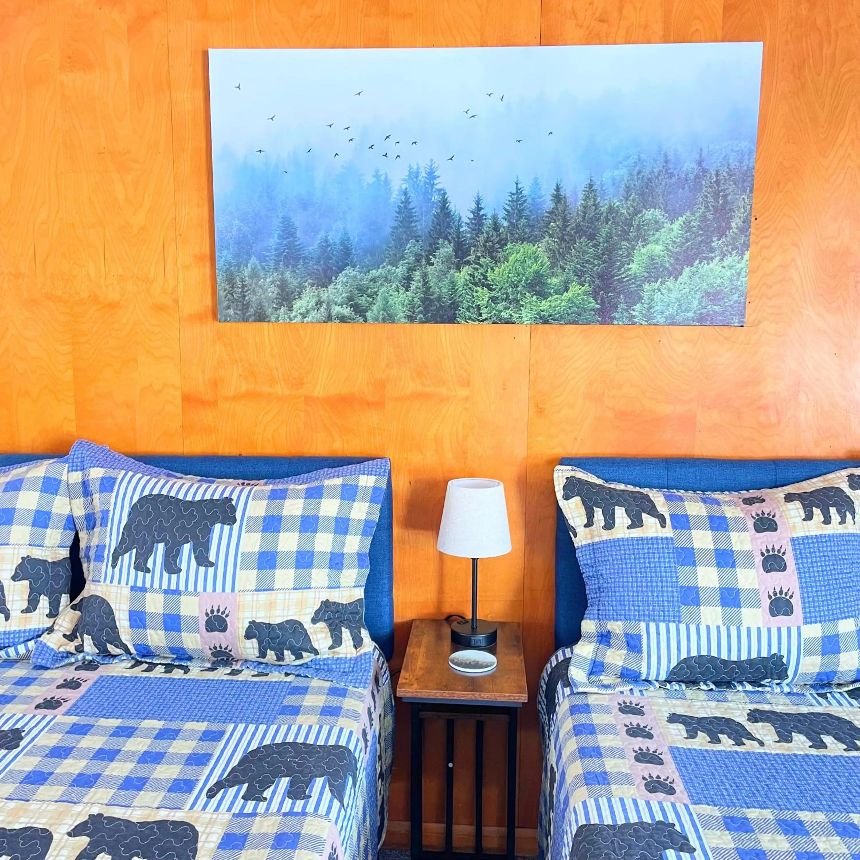 Bed in Hillcrest Motel