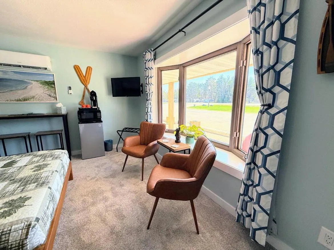 Bed in Hillcrest Motel