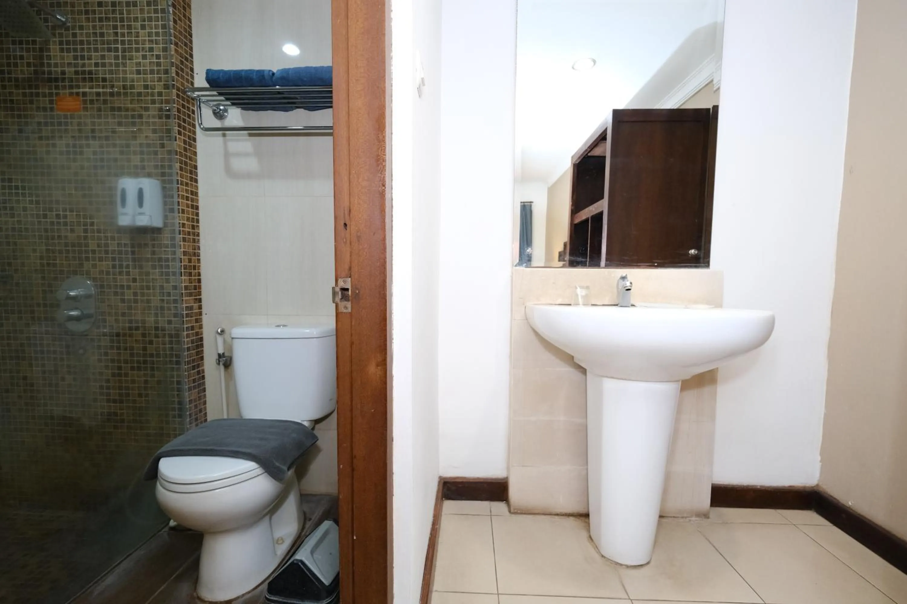 Toilet in SARE HOTEL MALIOBORO