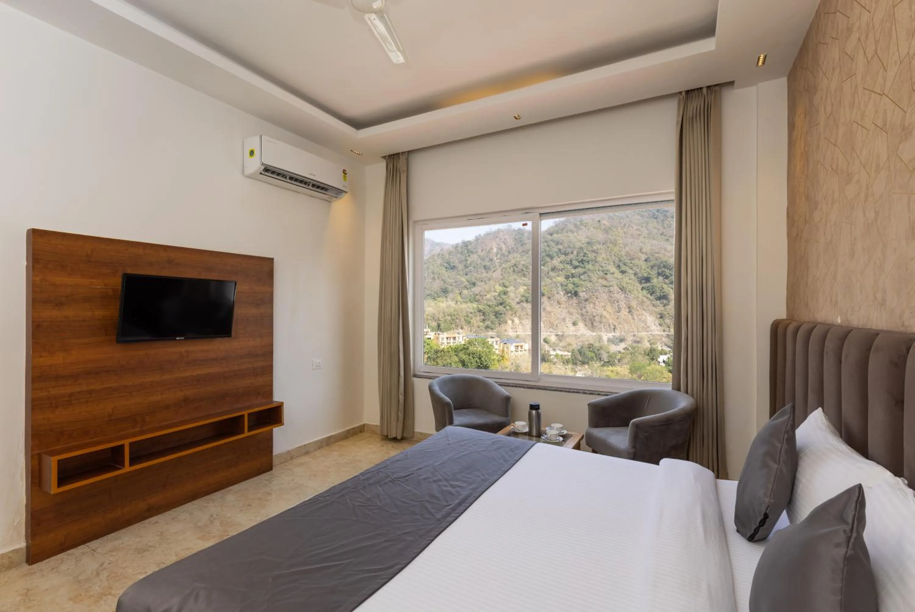 Bed in Vyom Boutique Hotel Rishikesh