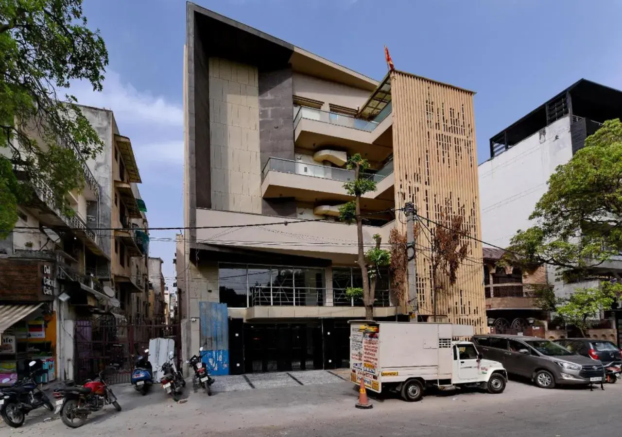 Facade/entrance in FabHotel Pitampura Facade/entrance in FabHotel Pitampura