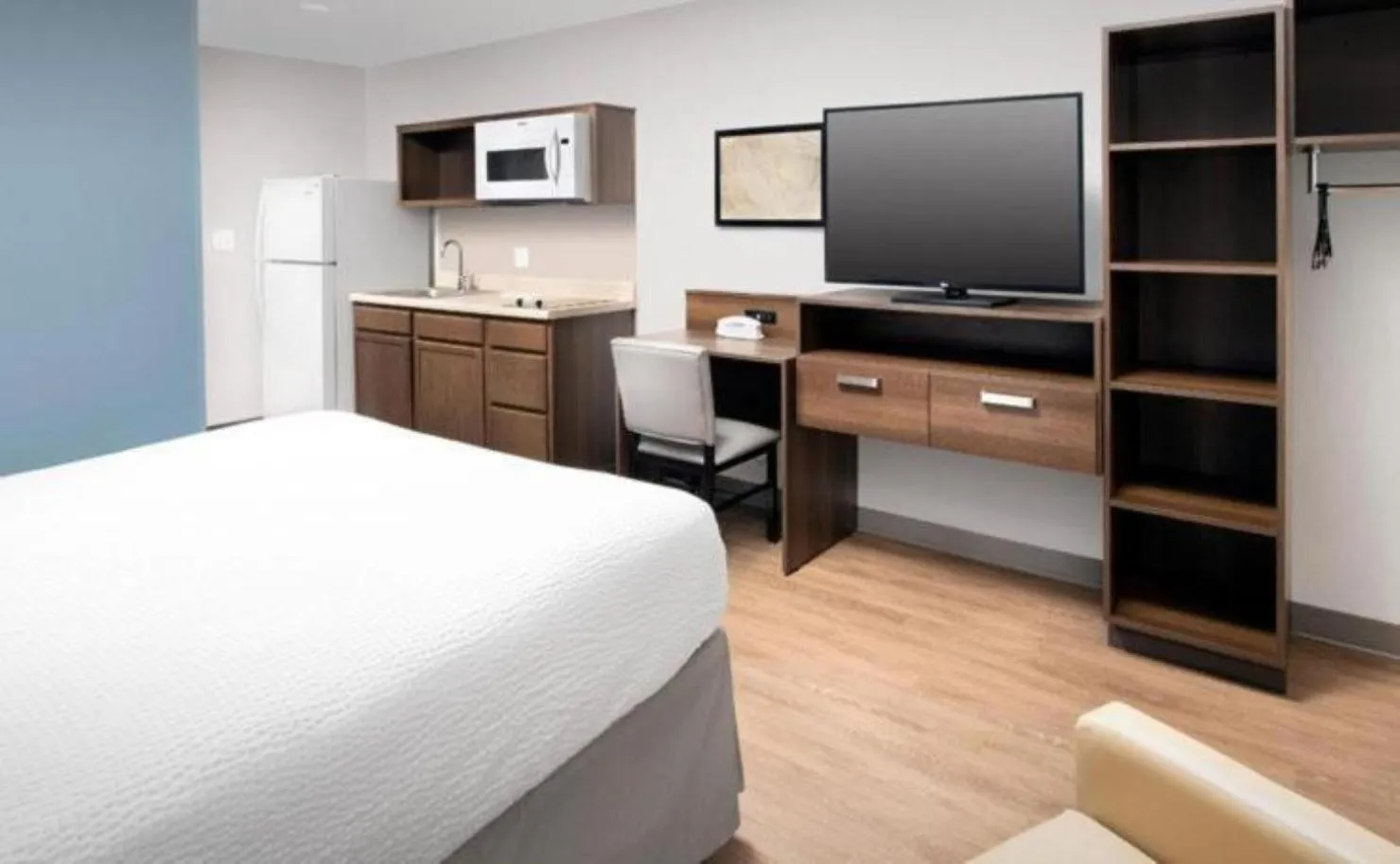 Photo of the whole room, Bed in WoodSpring Suites Mesa Chandler