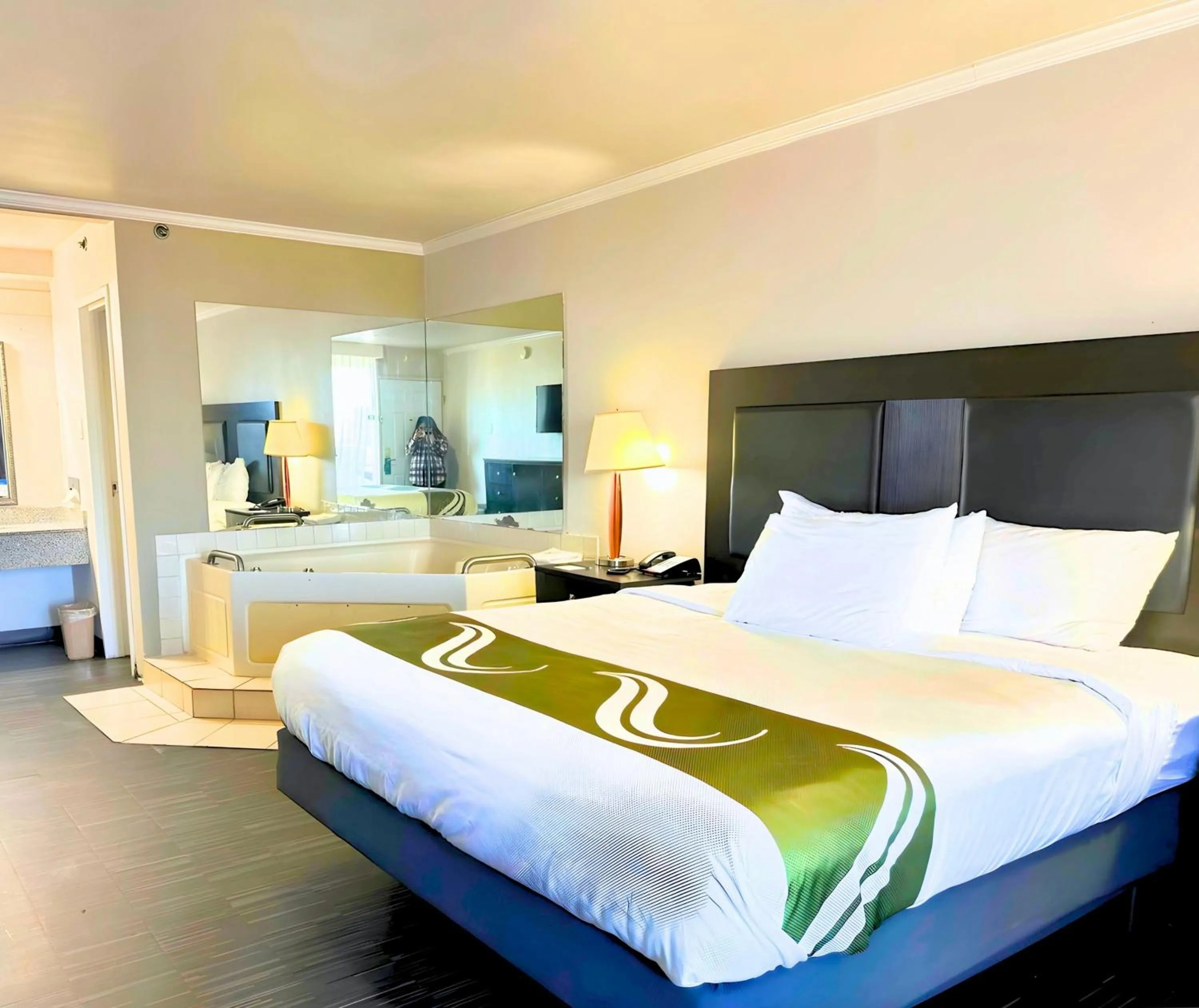 Photo of the whole room, Bed in Quality Inn Fort Worth - Downtown East