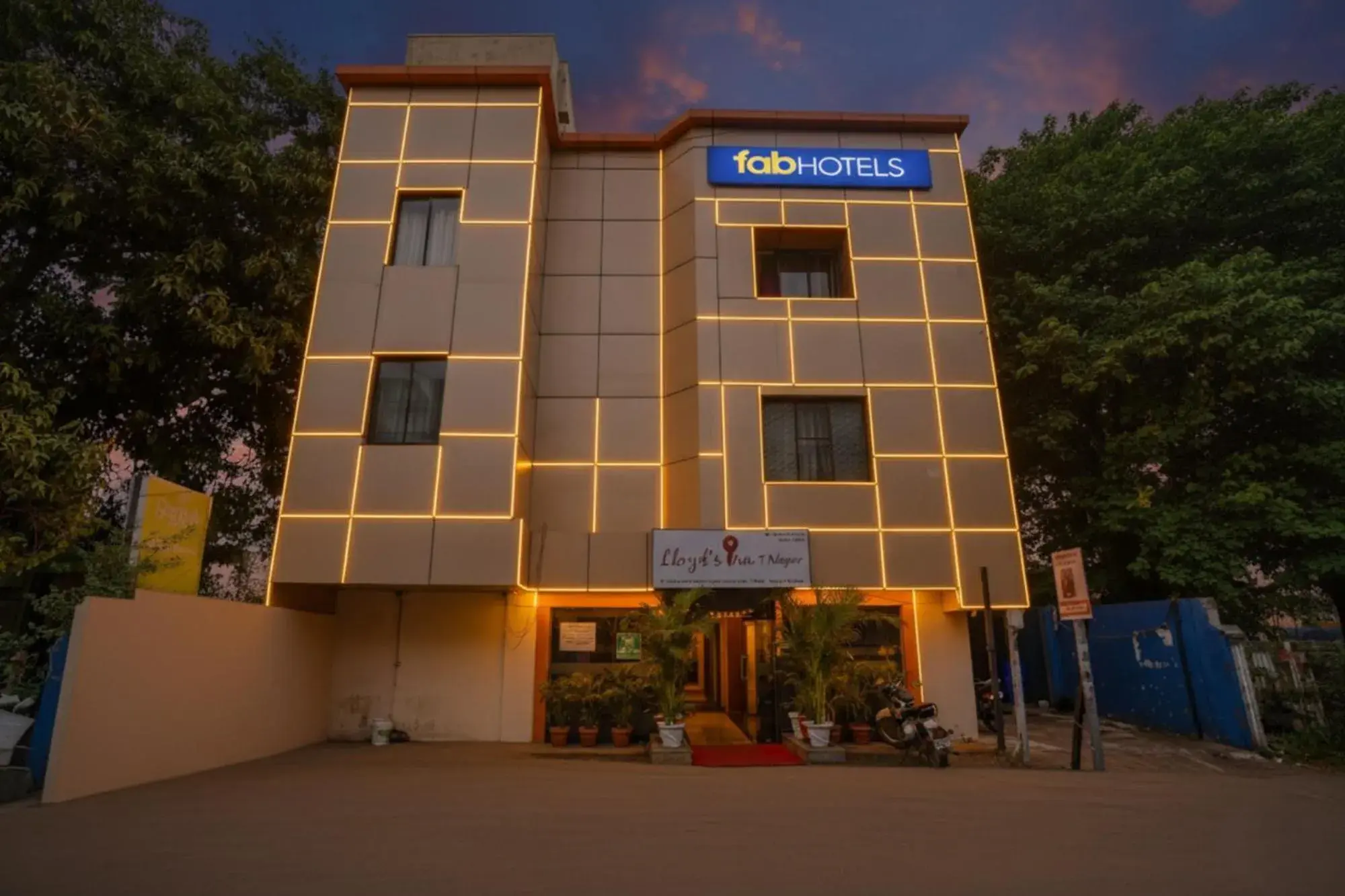 Property building in Via Lloyds Inn Property building in Via Lloyds Inn