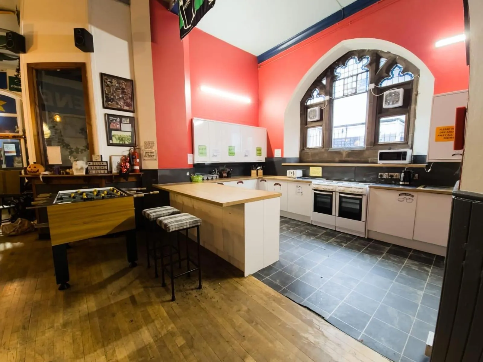 Communal kitchen in Belford Hostel