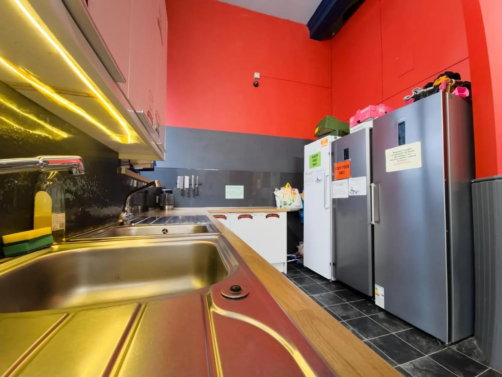Communal kitchen in Belford Hostel