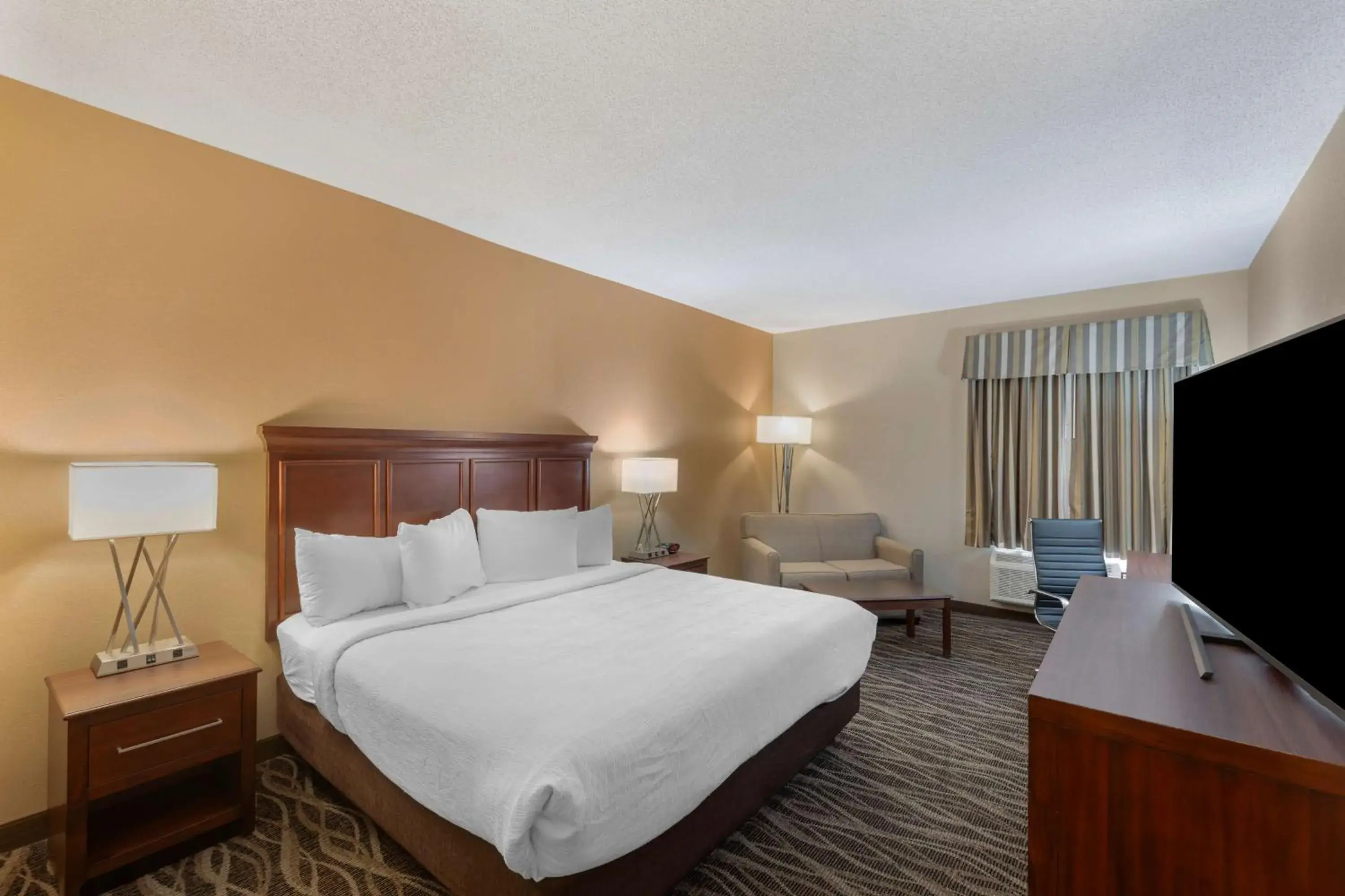 King Room with Sofa Bed - Disability Access/Non-Smoking in Best Western Plus Russellville Hotel & Suites King Room with Sofa Bed - Disability Access/Non-Smoking in Best Western Plus Russellville Hotel & Suites