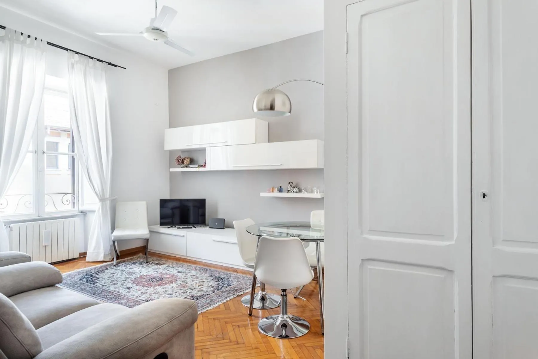 Sunny flat near Villa Borghese