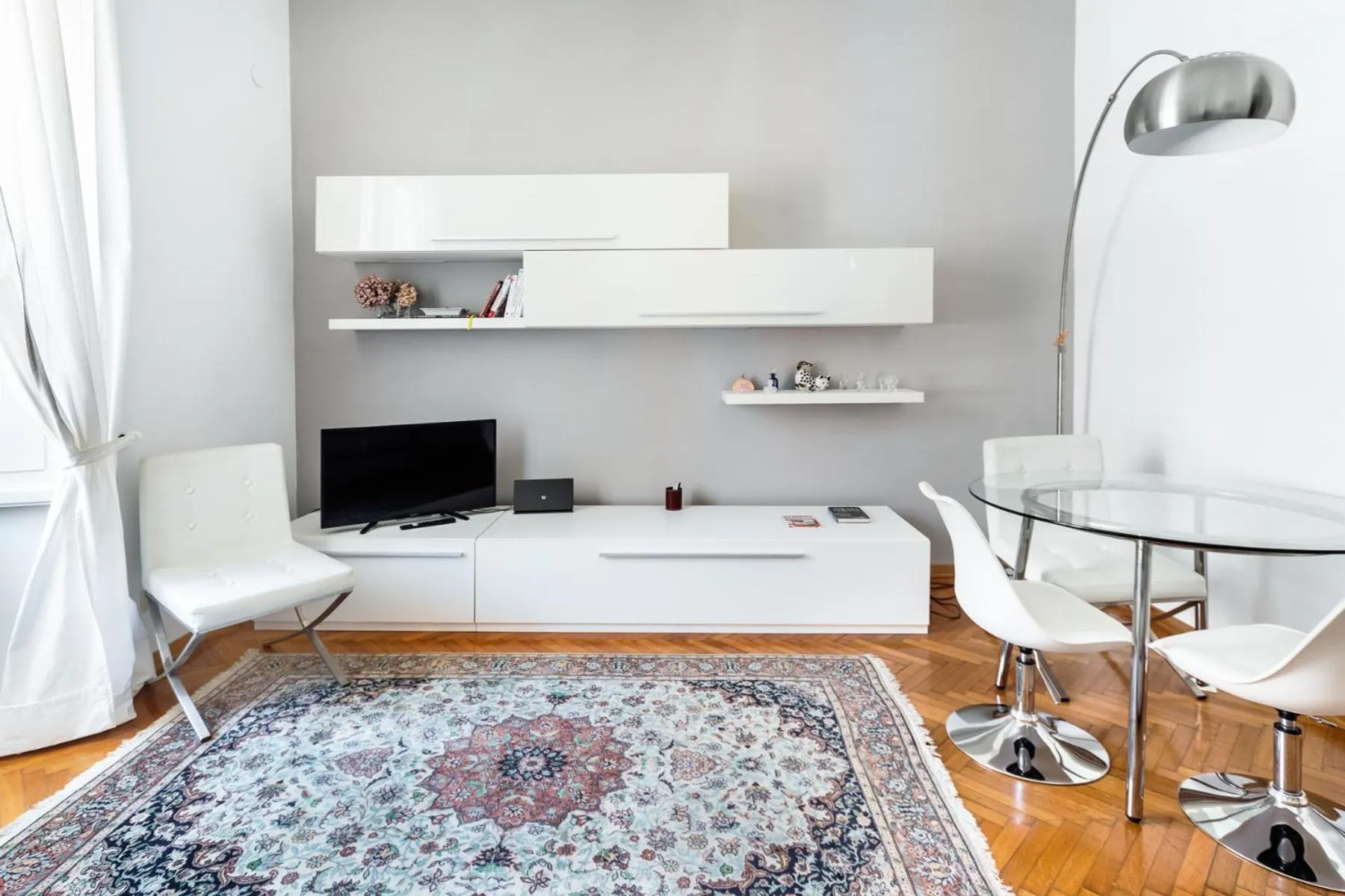 Sunny flat near Villa Borghese