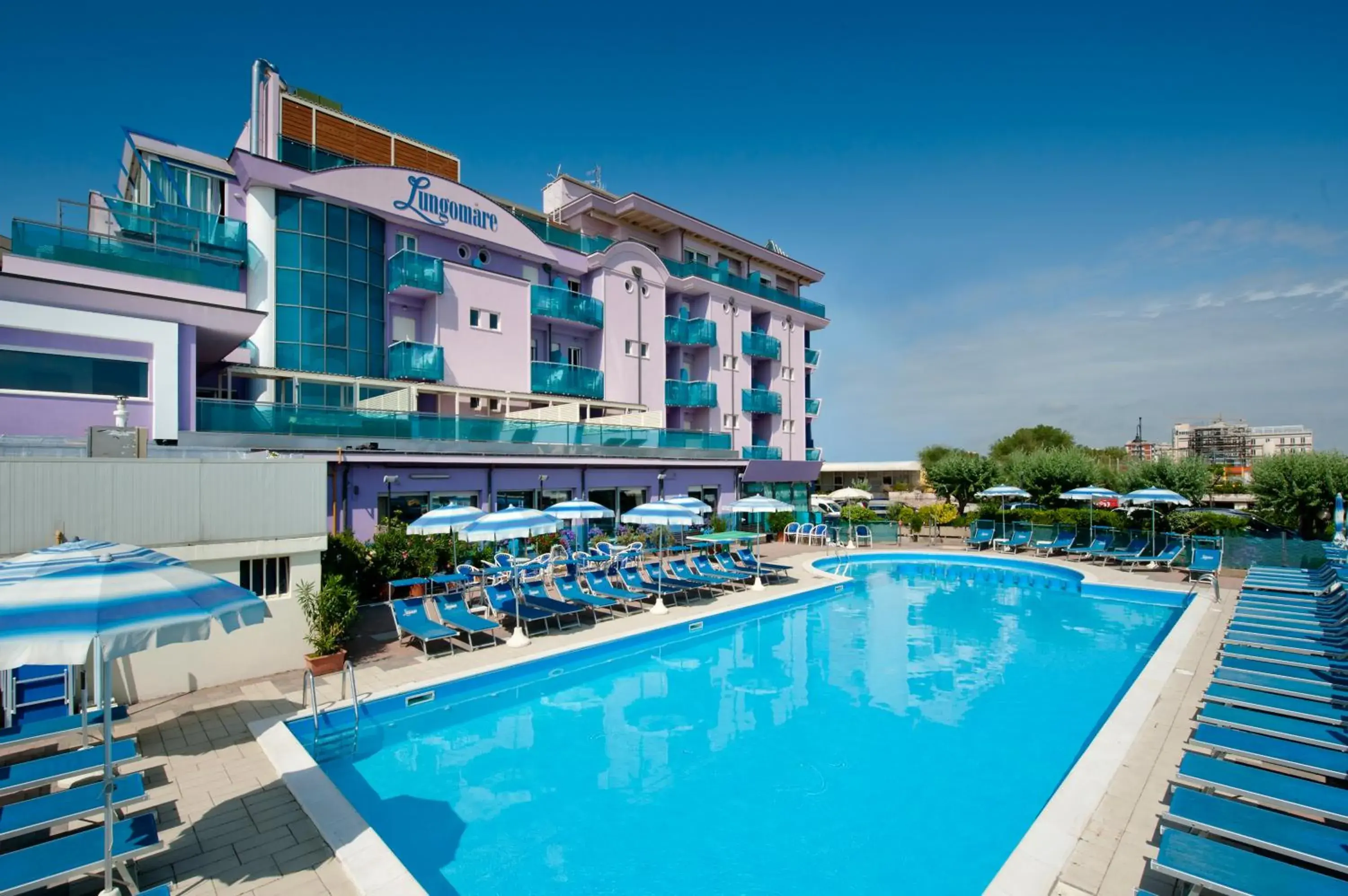 Facade/entrance in Hotel Lungomare Facade/entrance in Hotel Lungomare