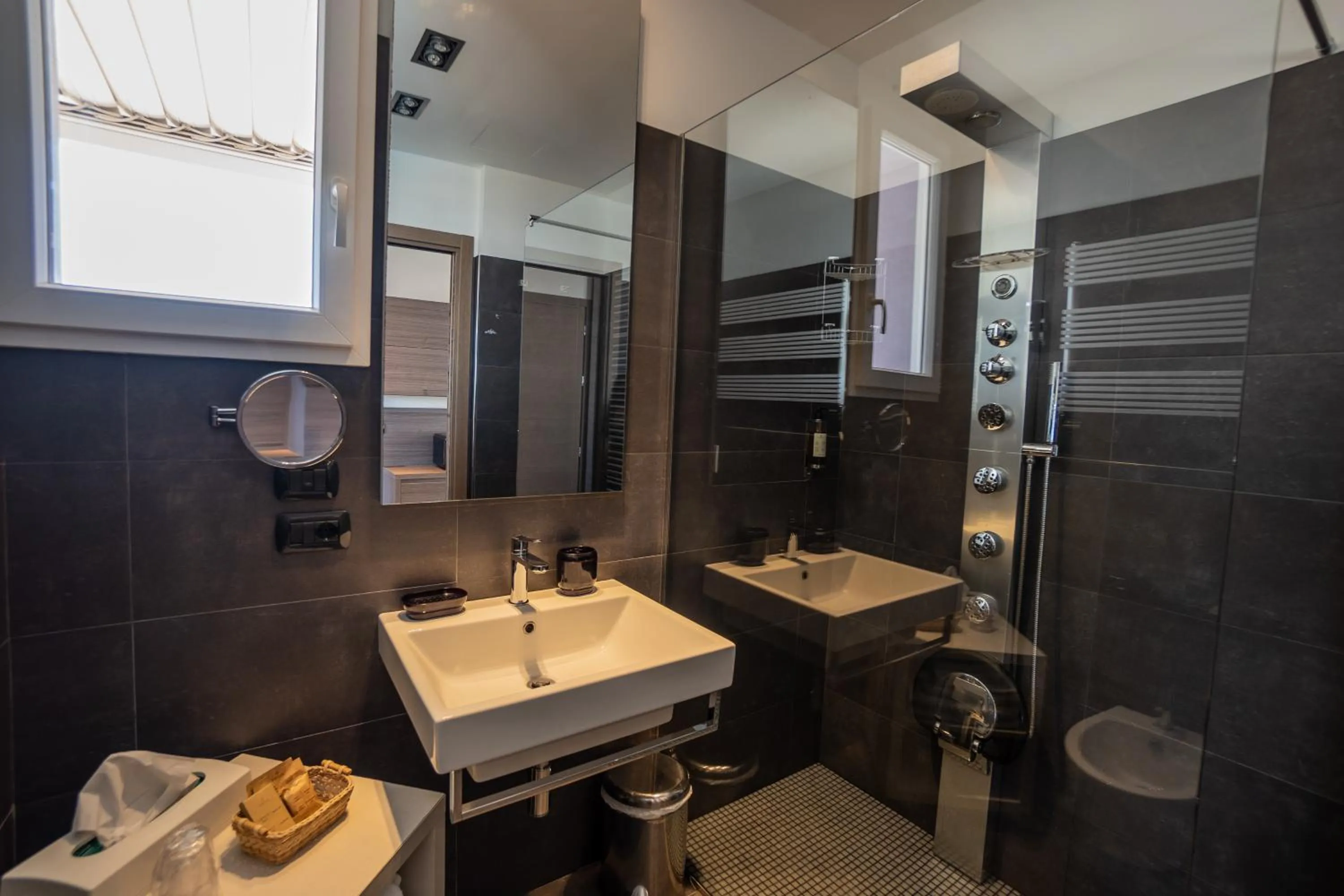 Bathroom in Hotel Lungomare